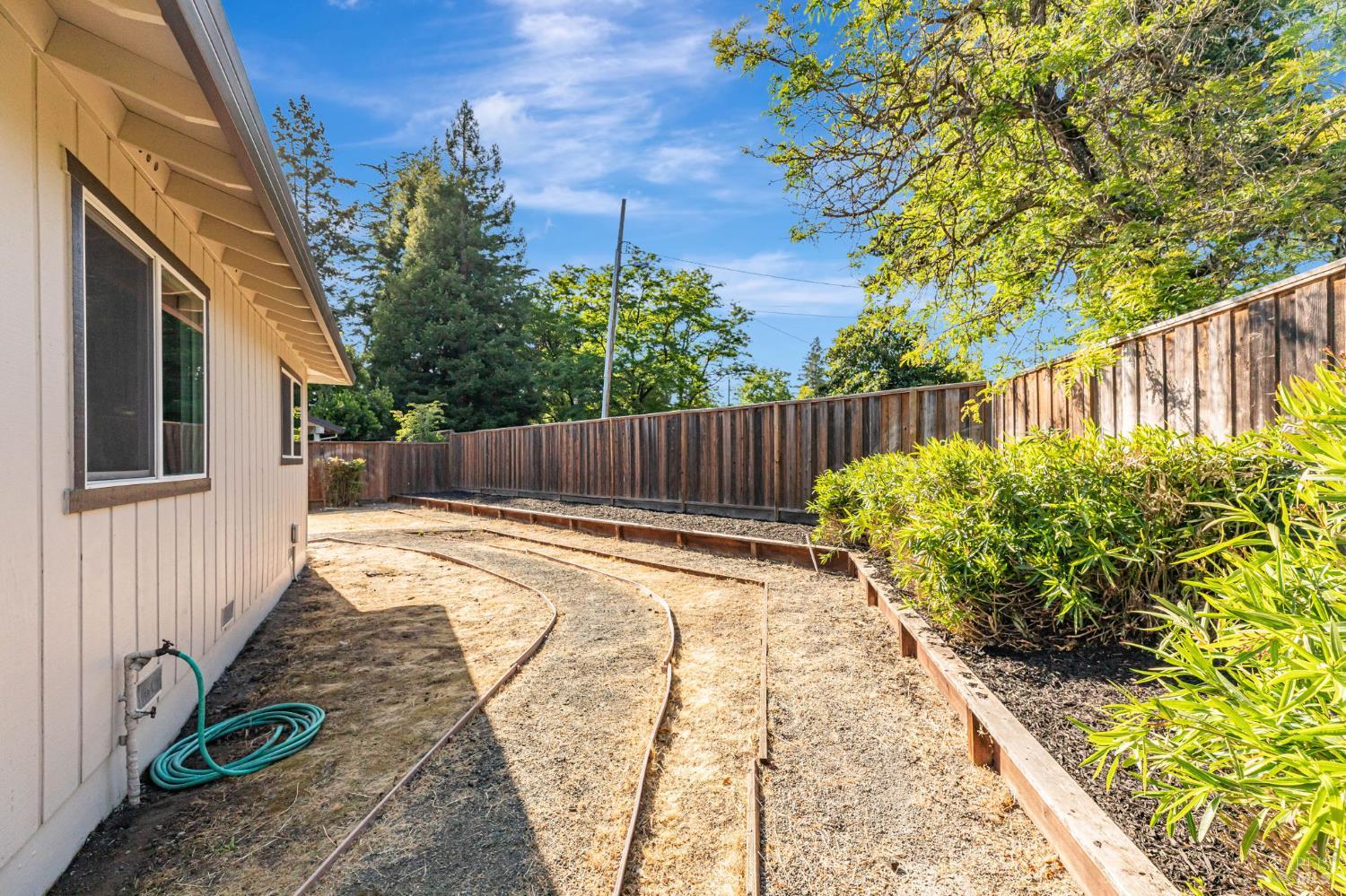 Leonard Avenue, Santa Rosa, California image 38