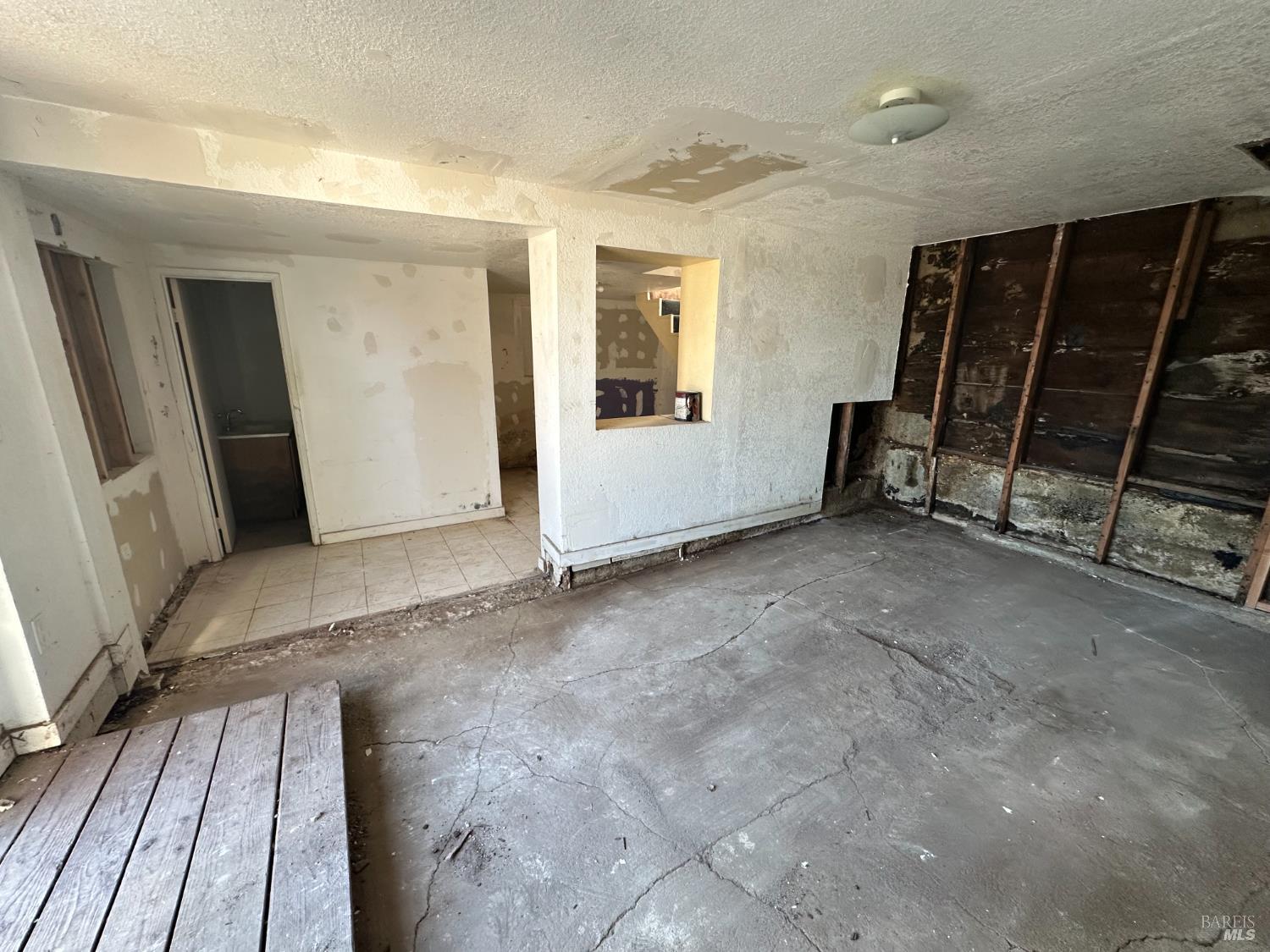 Detail Gallery Image 23 of 27 For 942 Benicia Rd, Vallejo,  CA 94591 - 3 Beds | 1/1 Baths