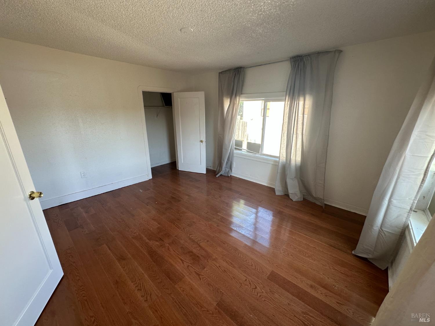 Detail Gallery Image 7 of 27 For 942 Benicia Rd, Vallejo,  CA 94591 - 3 Beds | 1/1 Baths