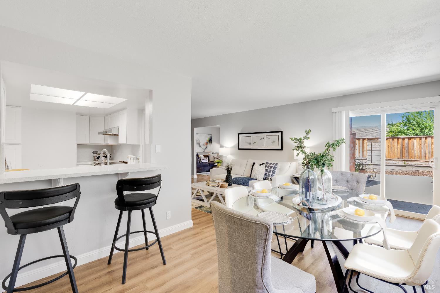 Detail Gallery Image 14 of 83 For 118 Summerwood Pl, Concord,  CA 94518 - 3 Beds | 2/1 Baths
