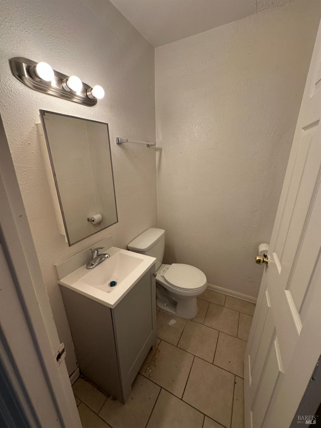 Detail Gallery Image 9 of 27 For 942 Benicia Rd, Vallejo,  CA 94591 - 3 Beds | 1/1 Baths