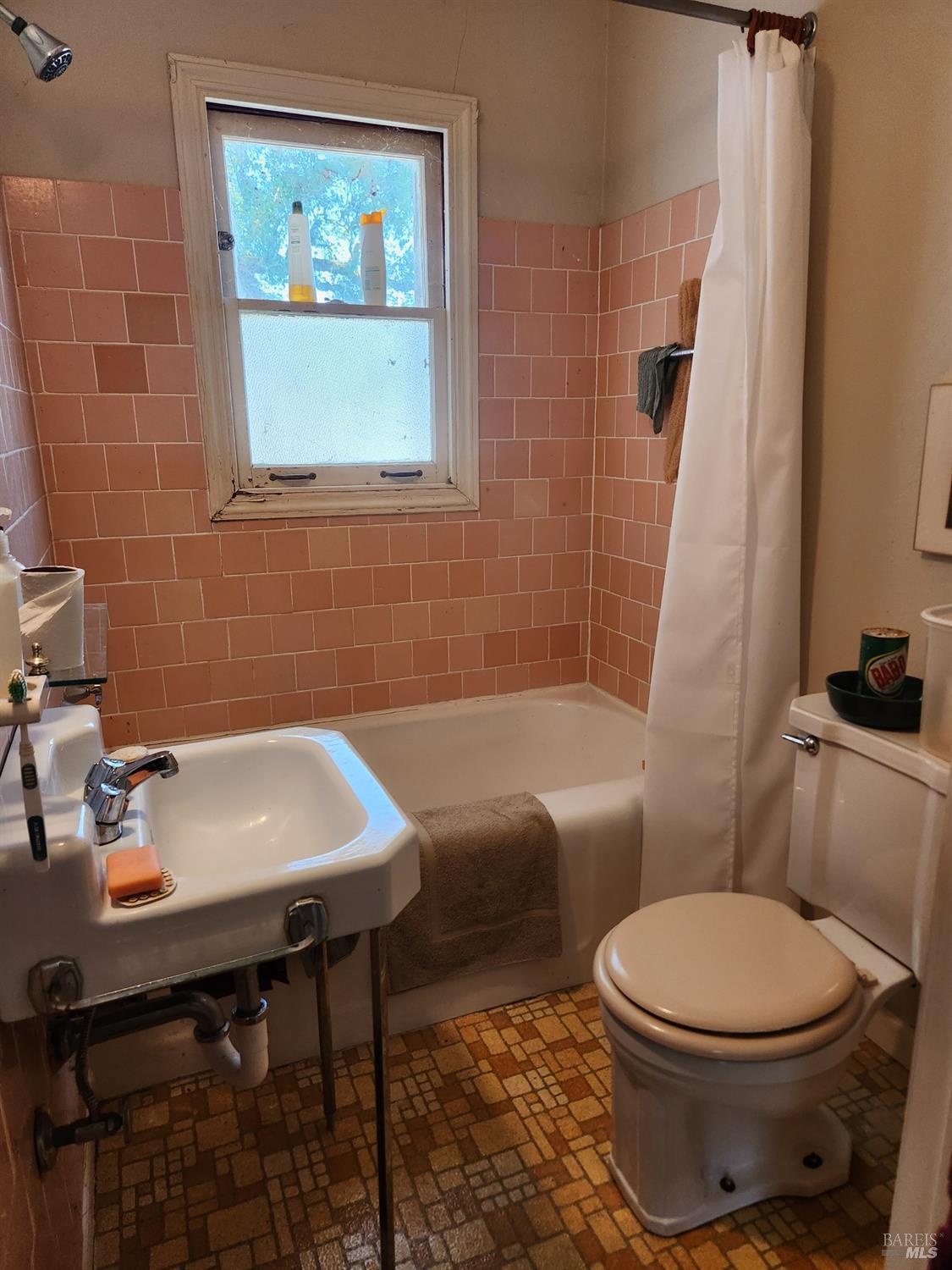 Detail Gallery Image 13 of 21 For 25500 Fairbanks Ln, Covelo,  CA 95428 - 1 Beds | 1 Baths