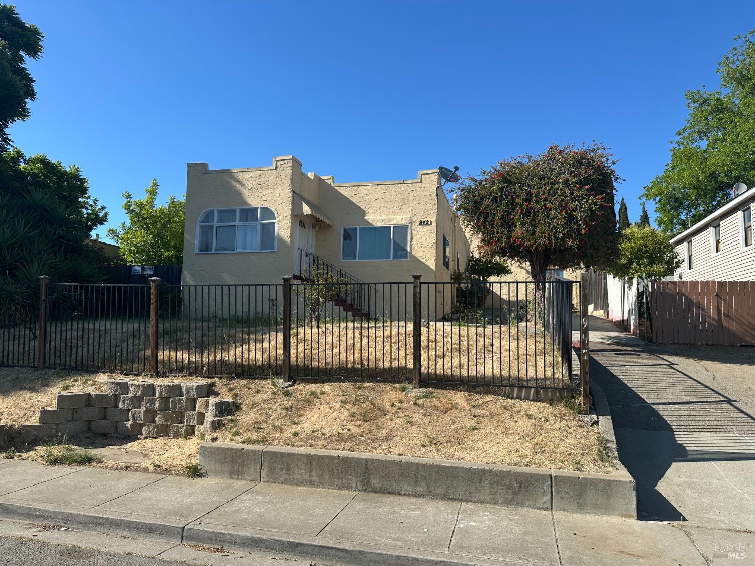 Detail Gallery Image 1 of 27 For 942 Benicia Rd, Vallejo,  CA 94591 - 3 Beds | 1/1 Baths
