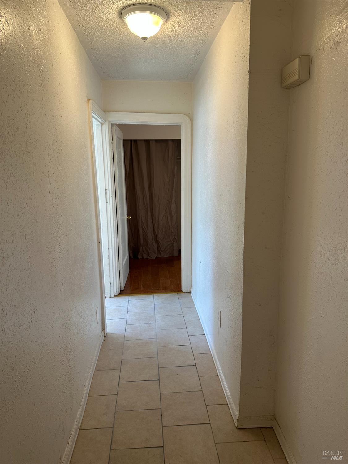 Detail Gallery Image 12 of 27 For 942 Benicia Rd, Vallejo,  CA 94591 - 3 Beds | 1/1 Baths
