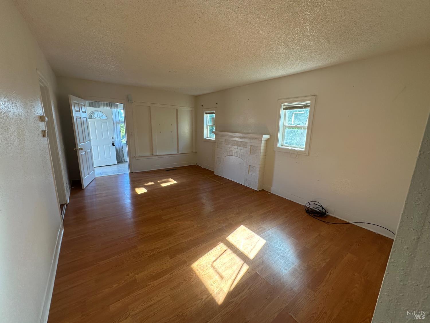 Detail Gallery Image 6 of 27 For 942 Benicia Rd, Vallejo,  CA 94591 - 3 Beds | 1/1 Baths