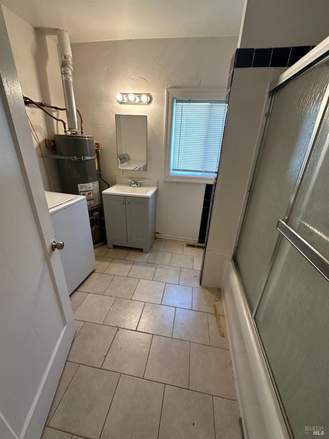 Detail Gallery Image 10 of 27 For 942 Benicia Rd, Vallejo,  CA 94591 - 3 Beds | 1/1 Baths