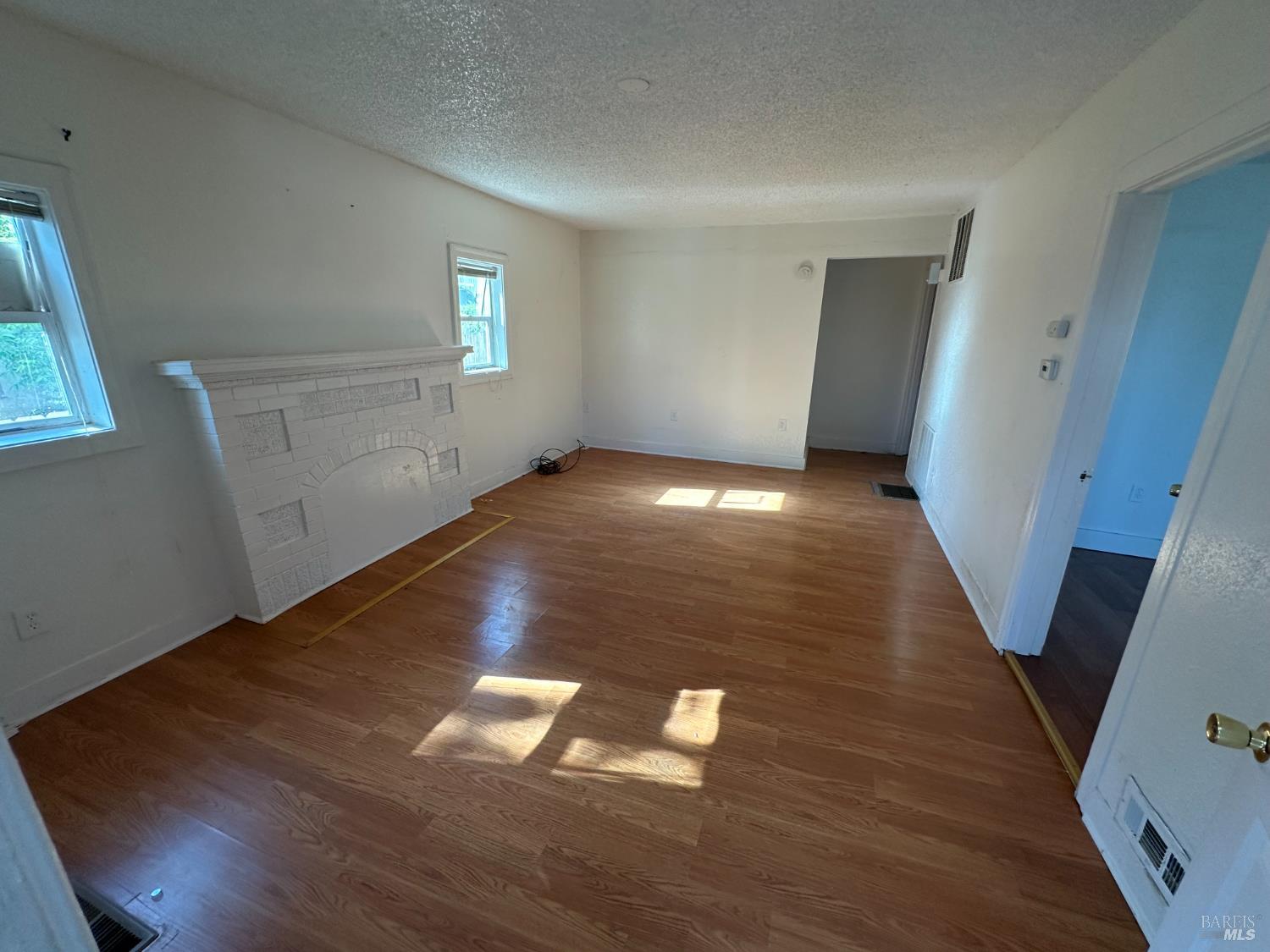 Detail Gallery Image 5 of 27 For 942 Benicia Rd, Vallejo,  CA 94591 - 3 Beds | 1/1 Baths