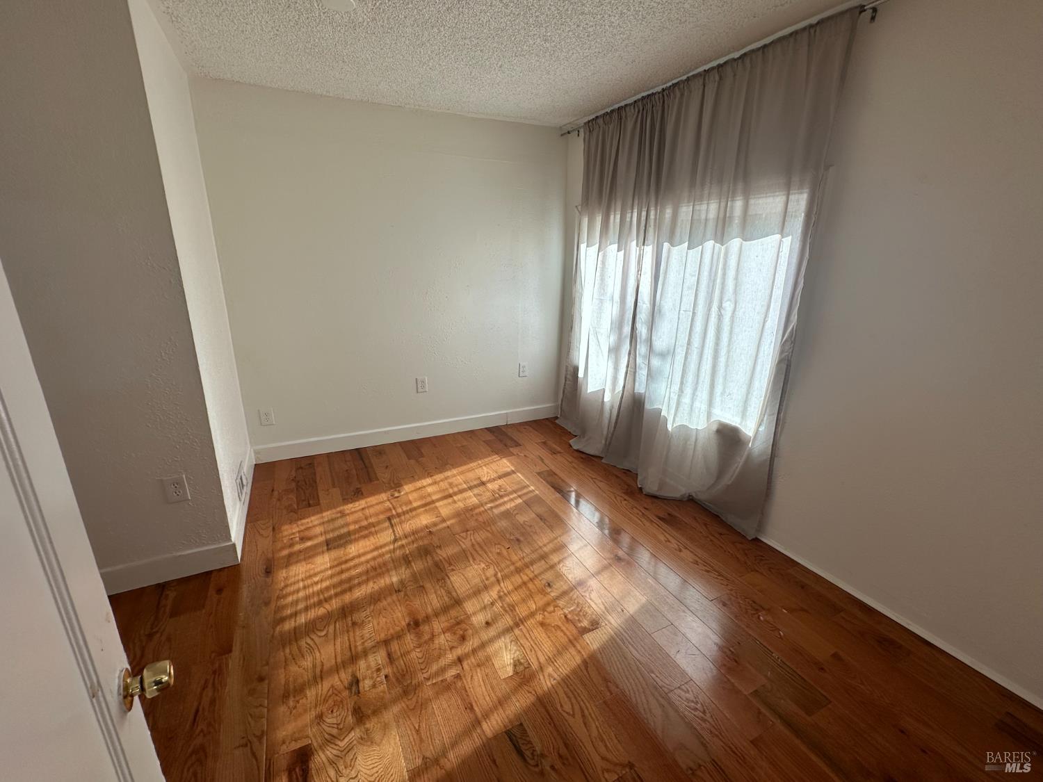 Detail Gallery Image 16 of 27 For 942 Benicia Rd, Vallejo,  CA 94591 - 3 Beds | 1/1 Baths