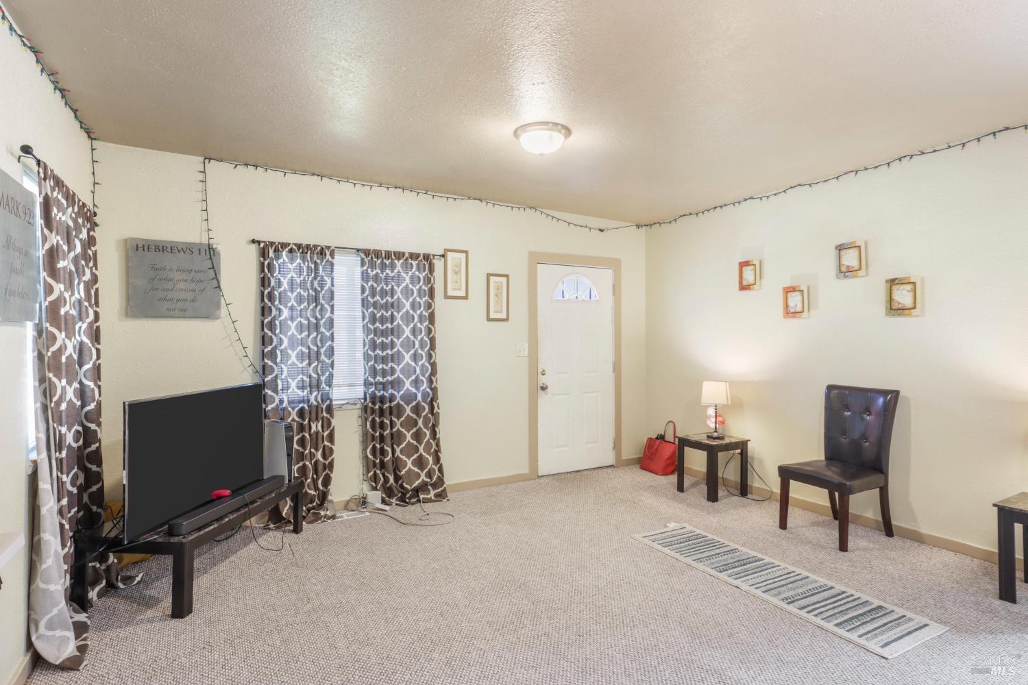 Detail Gallery Image 12 of 17 For 25 Redding Pl, Oakland,  CA 94619 - 4 Beds | 2 Baths