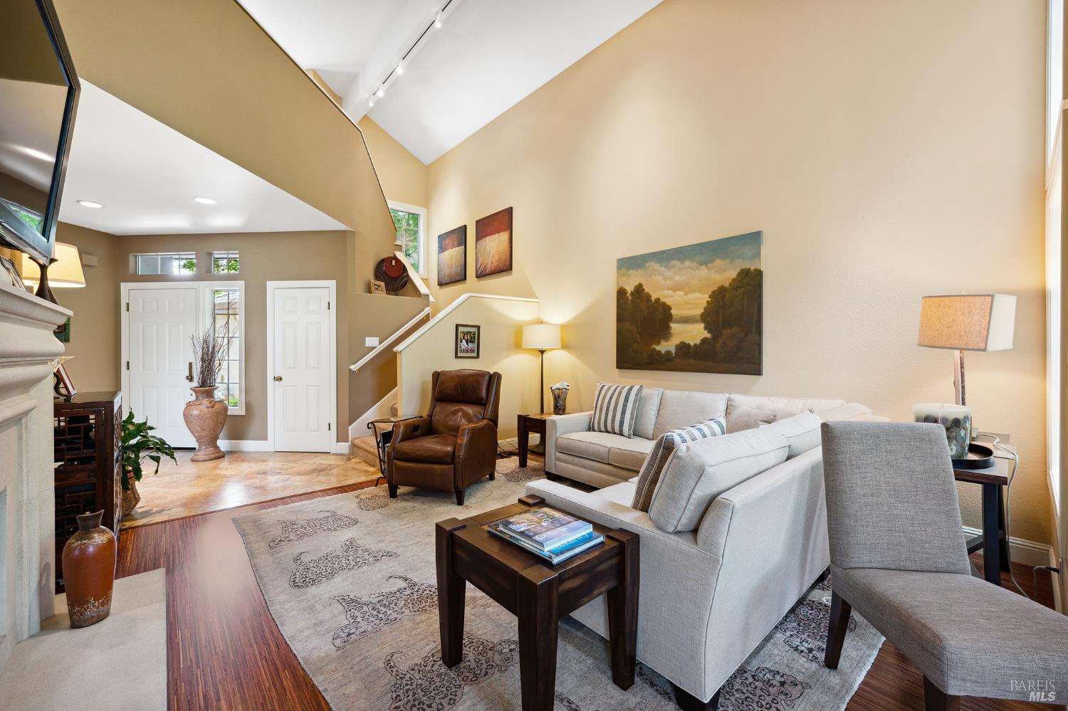 Detail Gallery Image 8 of 34 For 12 Birnam Wood Ct, Petaluma,  CA 94954 - 3 Beds | 2/1 Baths