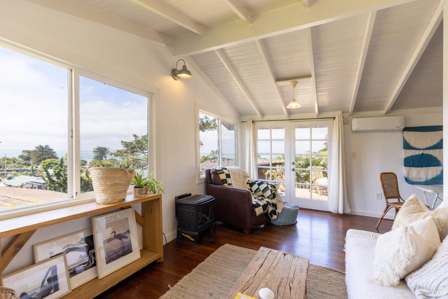 Detail Gallery Image 3 of 24 For 65 Buena Vista Ave, Stinson Beach,  CA 94970 - 1 Beds | 1 Baths