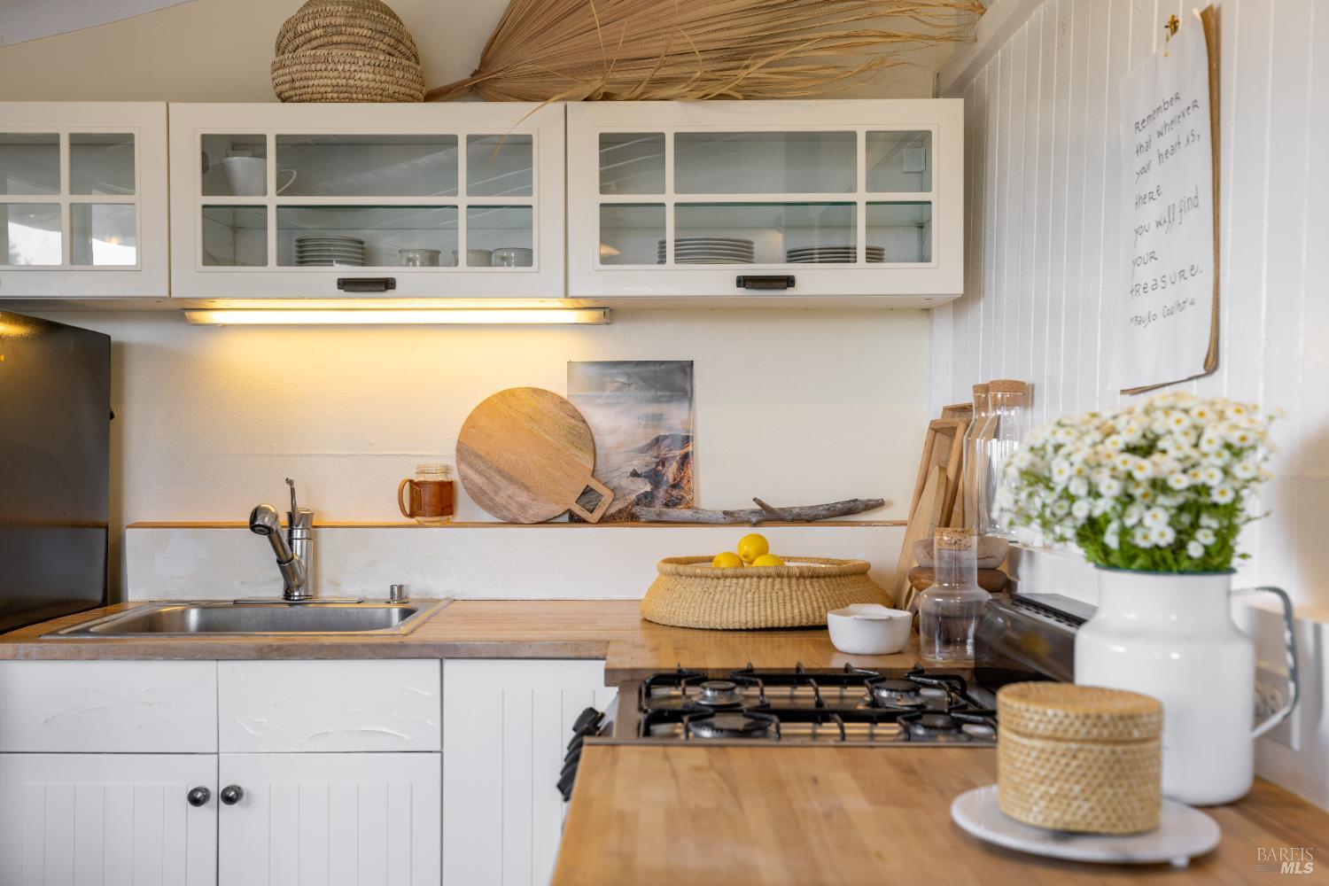 Detail Gallery Image 12 of 24 For 65 Buena Vista Ave, Stinson Beach,  CA 94970 - 1 Beds | 1 Baths