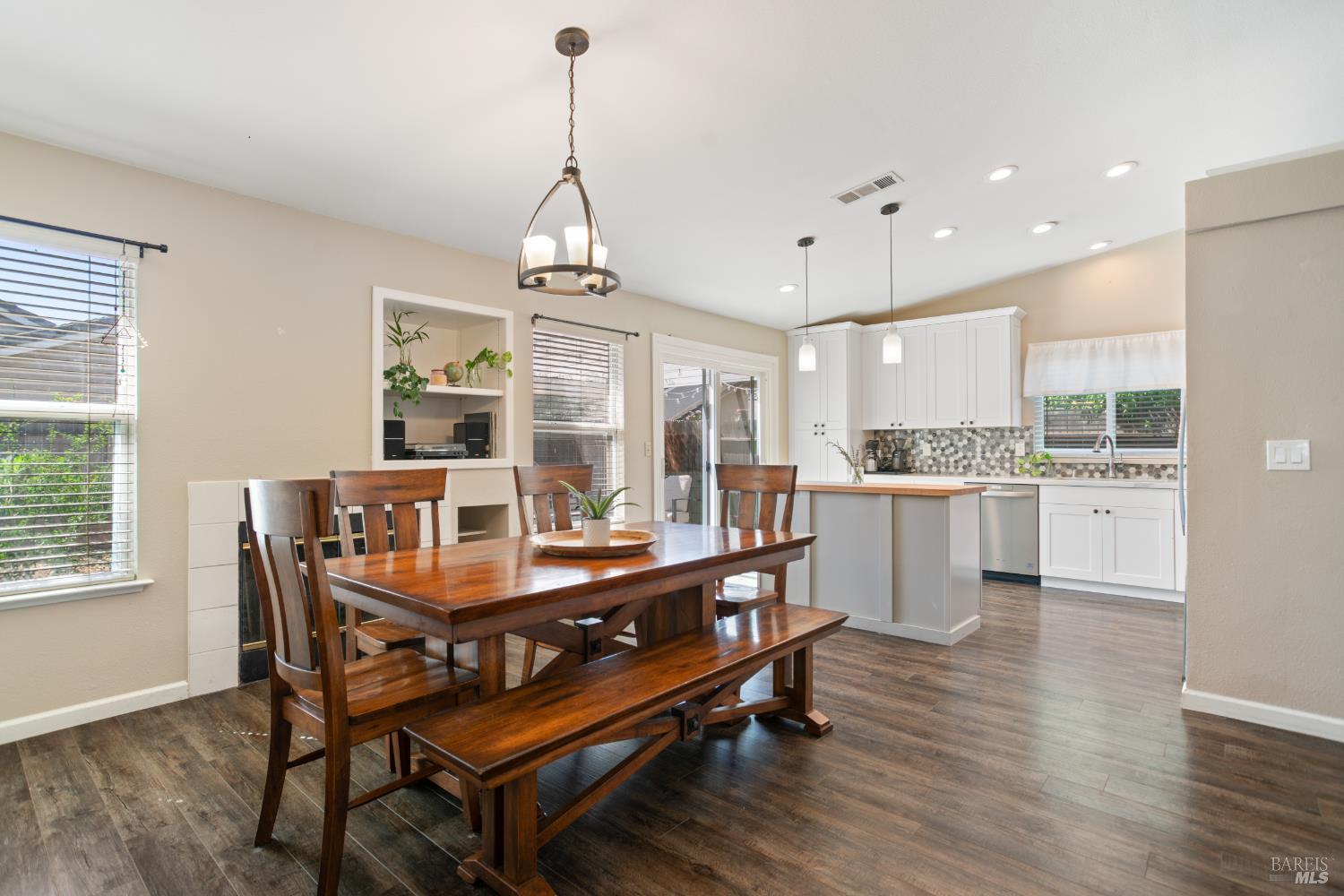 Detail Gallery Image 11 of 37 For 1735 Marenda Dr, Dixon,  CA 95620 - 3 Beds | 2 Baths