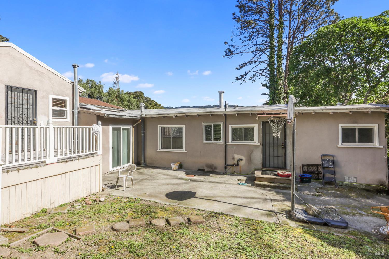 Detail Gallery Image 17 of 17 For 25 Redding Pl, Oakland,  CA 94619 - 4 Beds | 2 Baths