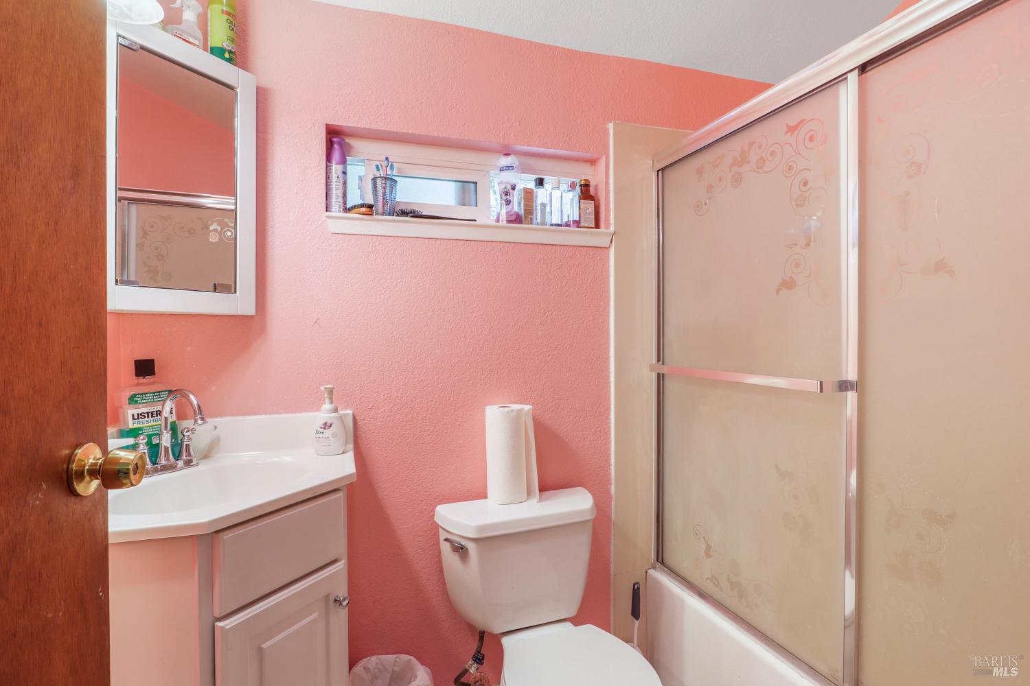 Detail Gallery Image 14 of 17 For 25 Redding Pl, Oakland,  CA 94619 - 4 Beds | 2 Baths
