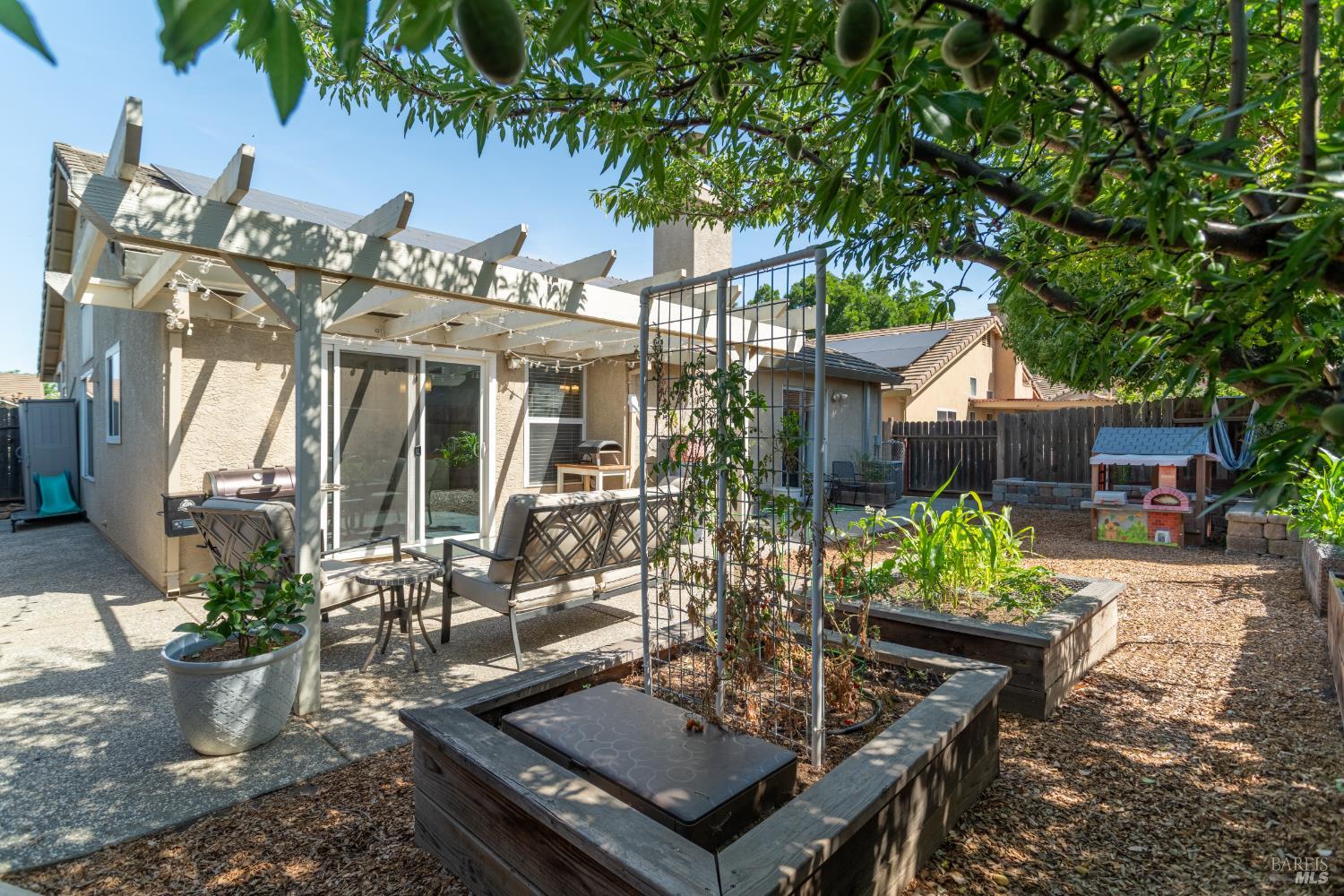 Detail Gallery Image 9 of 37 For 1735 Marenda Dr, Dixon,  CA 95620 - 3 Beds | 2 Baths
