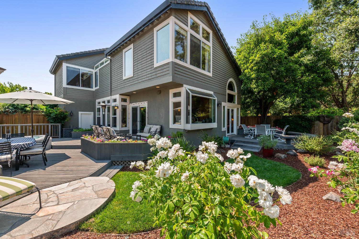 Detail Gallery Image 18 of 34 For 12 Birnam Wood Ct, Petaluma,  CA 94954 - 3 Beds | 2/1 Baths