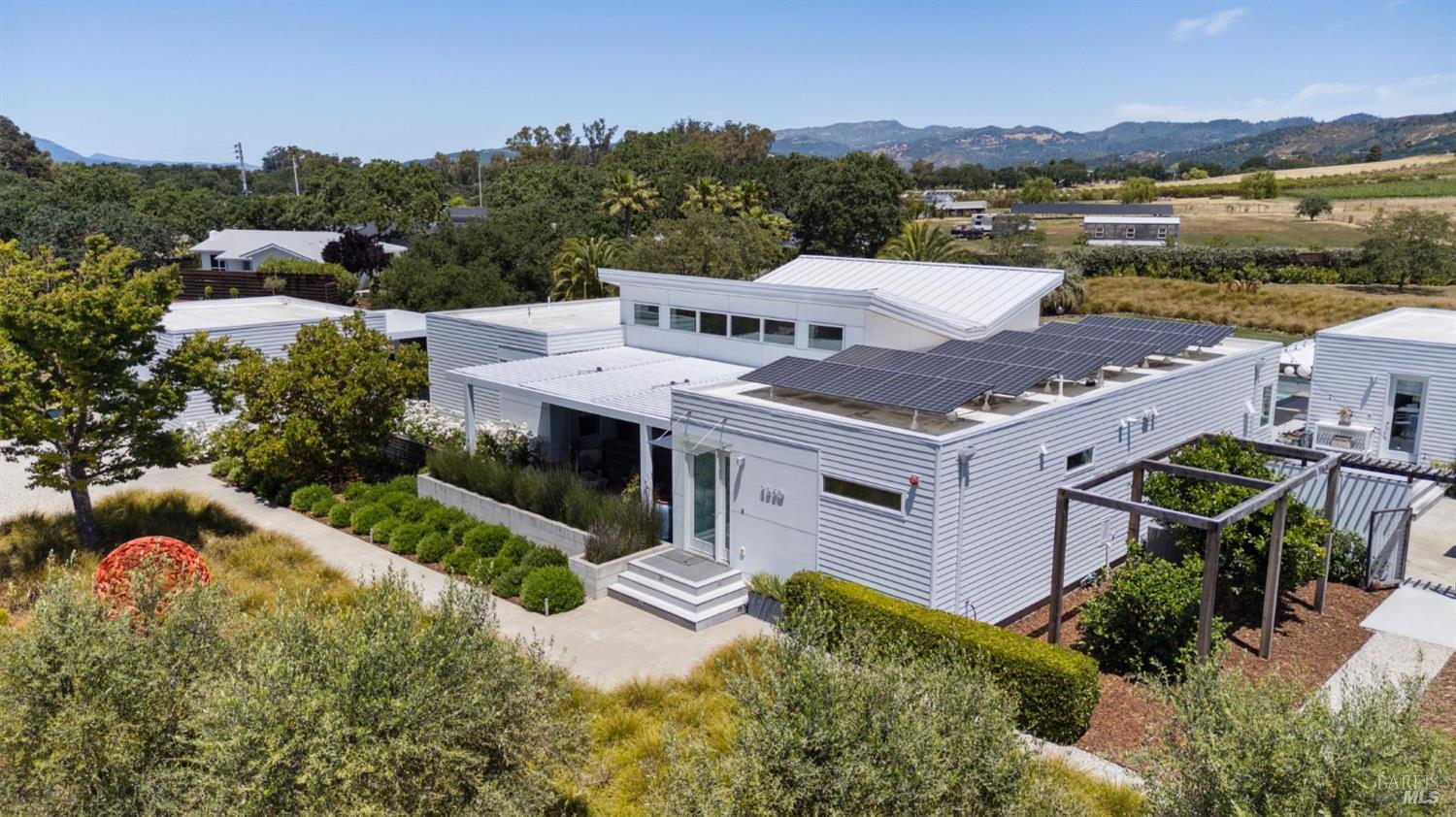 Detail Gallery Image 29 of 32 For 2560 Knob Hill Rd, Sonoma,  CA 95476 - 4 Beds | 2/1 Baths