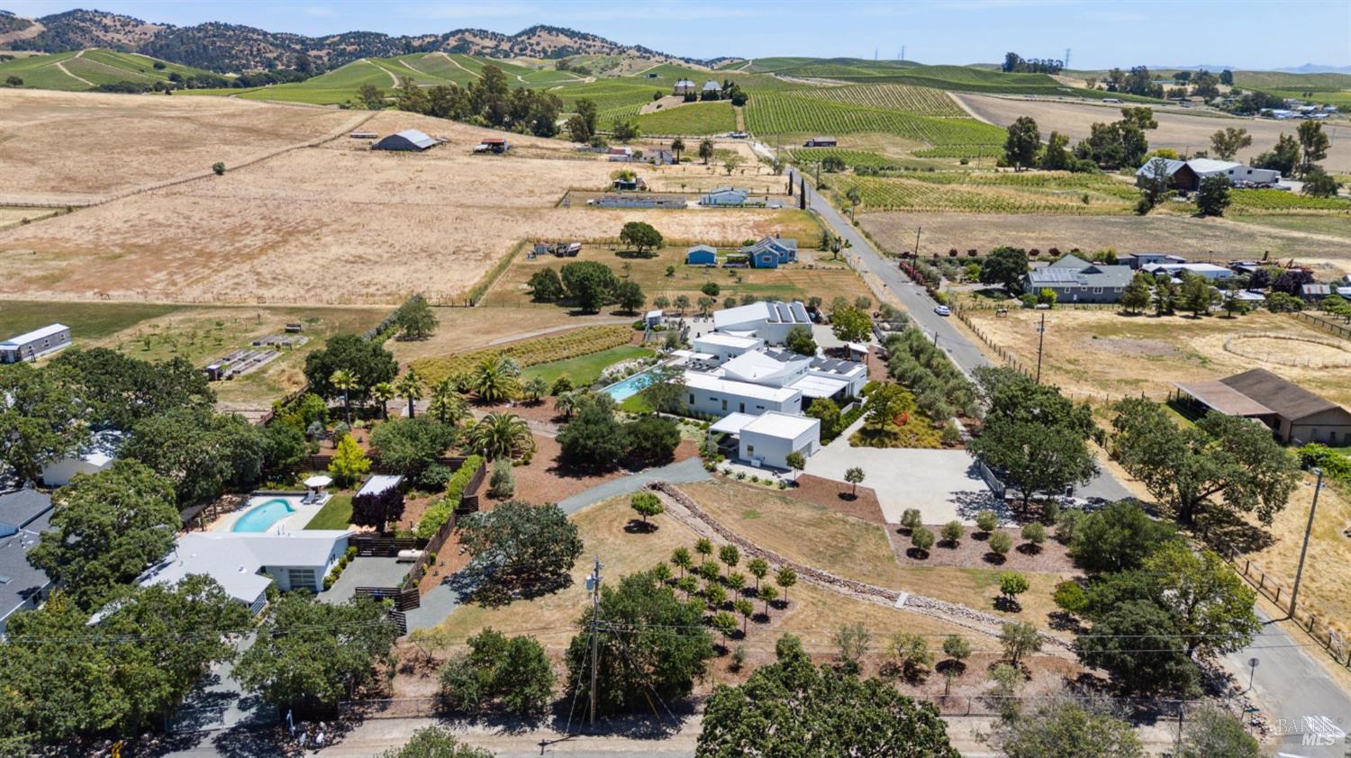 Detail Gallery Image 27 of 32 For 2560 Knob Hill Rd, Sonoma,  CA 95476 - 4 Beds | 2/1 Baths