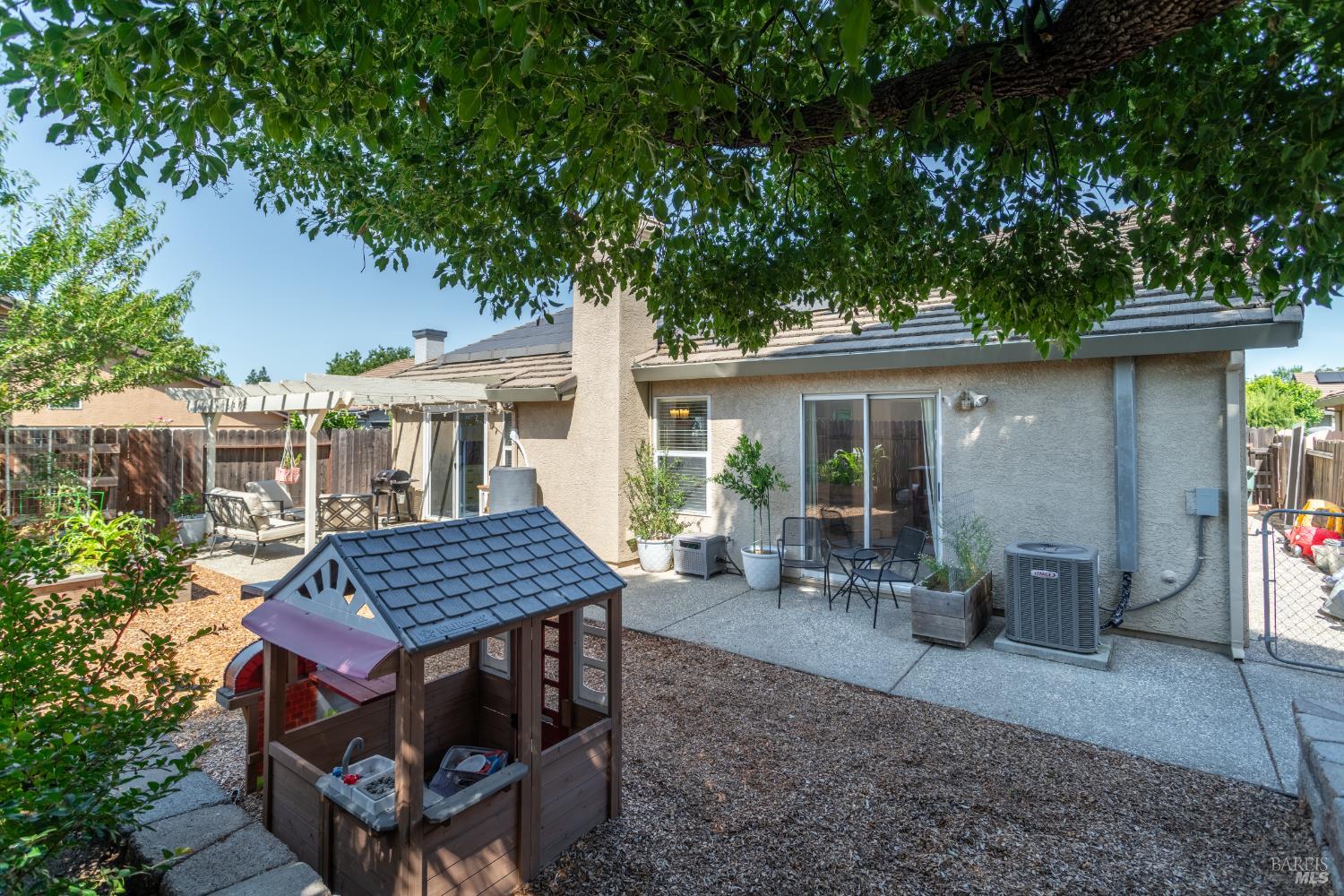 Detail Gallery Image 3 of 37 For 1735 Marenda Dr, Dixon,  CA 95620 - 3 Beds | 2 Baths