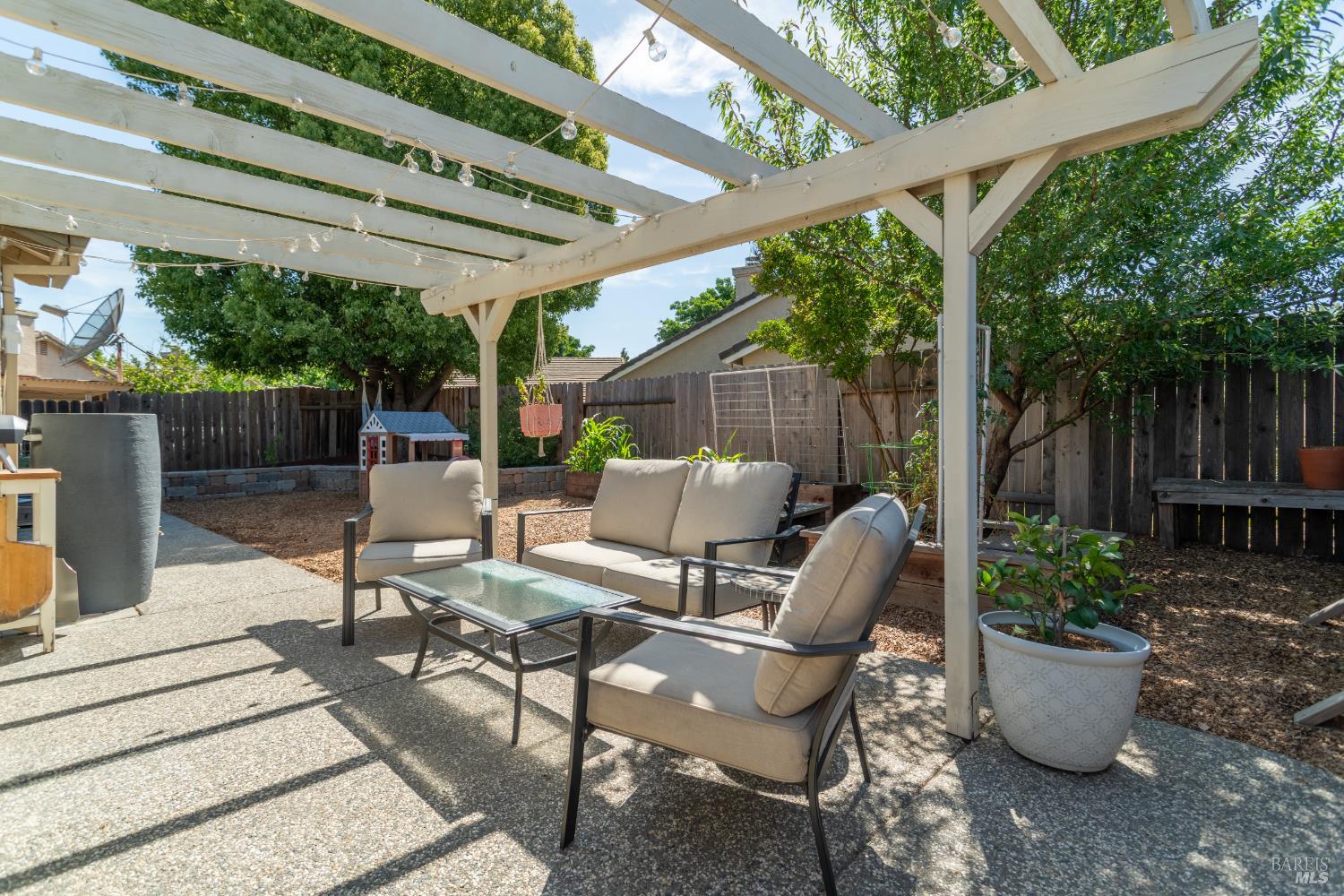 Detail Gallery Image 2 of 37 For 1735 Marenda Dr, Dixon,  CA 95620 - 3 Beds | 2 Baths