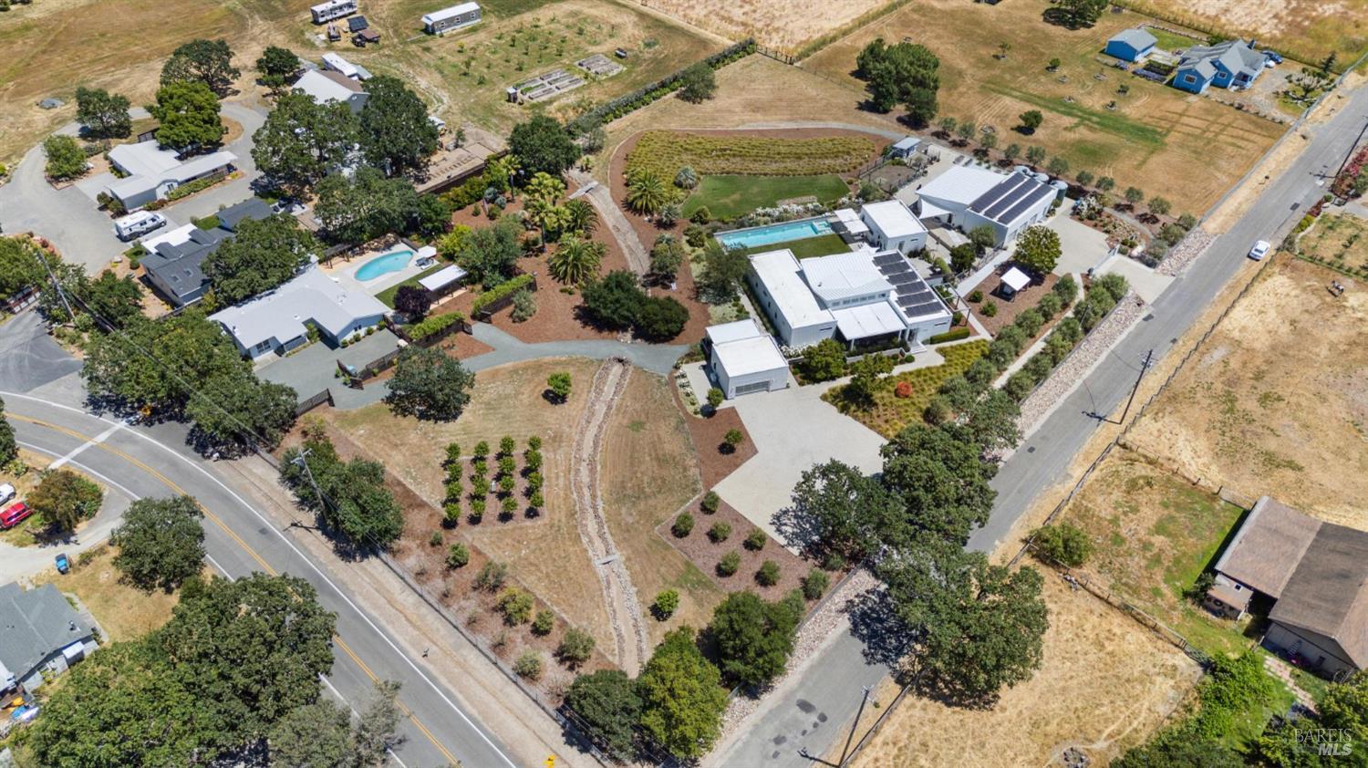 Detail Gallery Image 26 of 32 For 2560 Knob Hill Rd, Sonoma,  CA 95476 - 4 Beds | 2/1 Baths