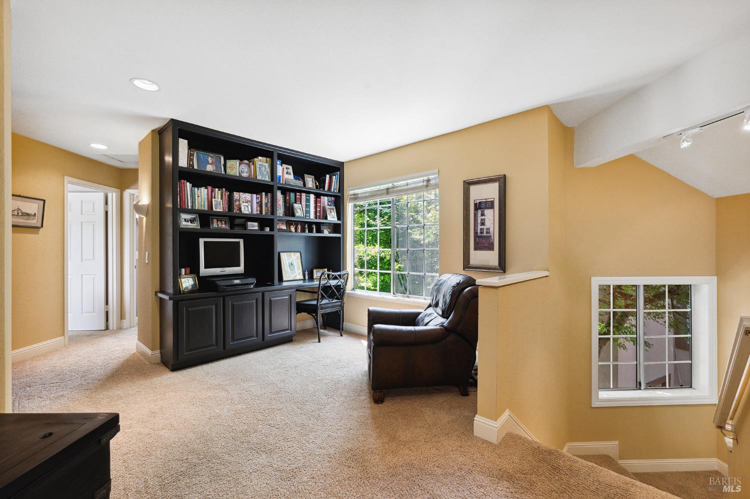 Detail Gallery Image 26 of 34 For 12 Birnam Wood Ct, Petaluma,  CA 94954 - 3 Beds | 2/1 Baths