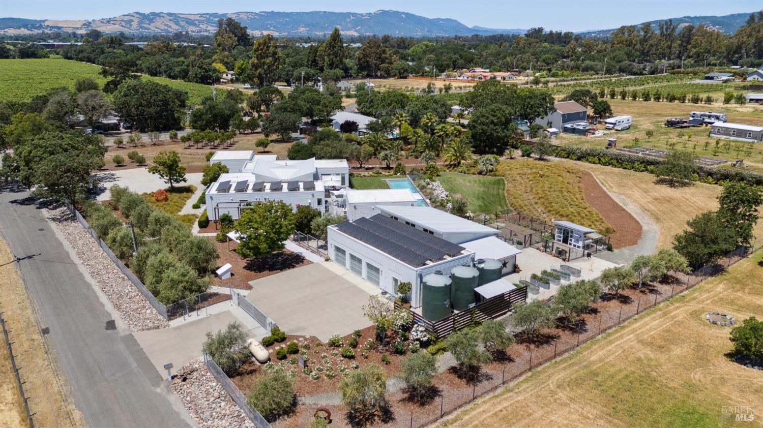 Detail Gallery Image 30 of 32 For 2560 Knob Hill Rd, Sonoma,  CA 95476 - 4 Beds | 2/1 Baths