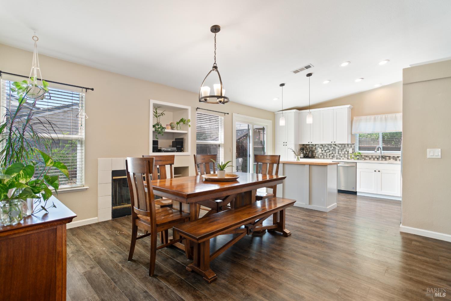 Detail Gallery Image 10 of 37 For 1735 Marenda Dr, Dixon,  CA 95620 - 3 Beds | 2 Baths