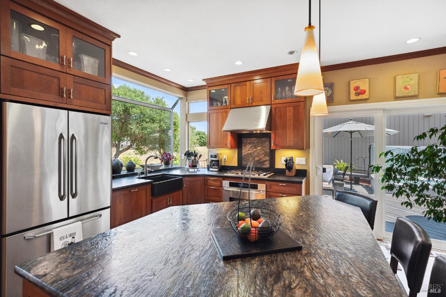 Detail Gallery Image 12 of 34 For 12 Birnam Wood Ct, Petaluma,  CA 94954 - 3 Beds | 2/1 Baths