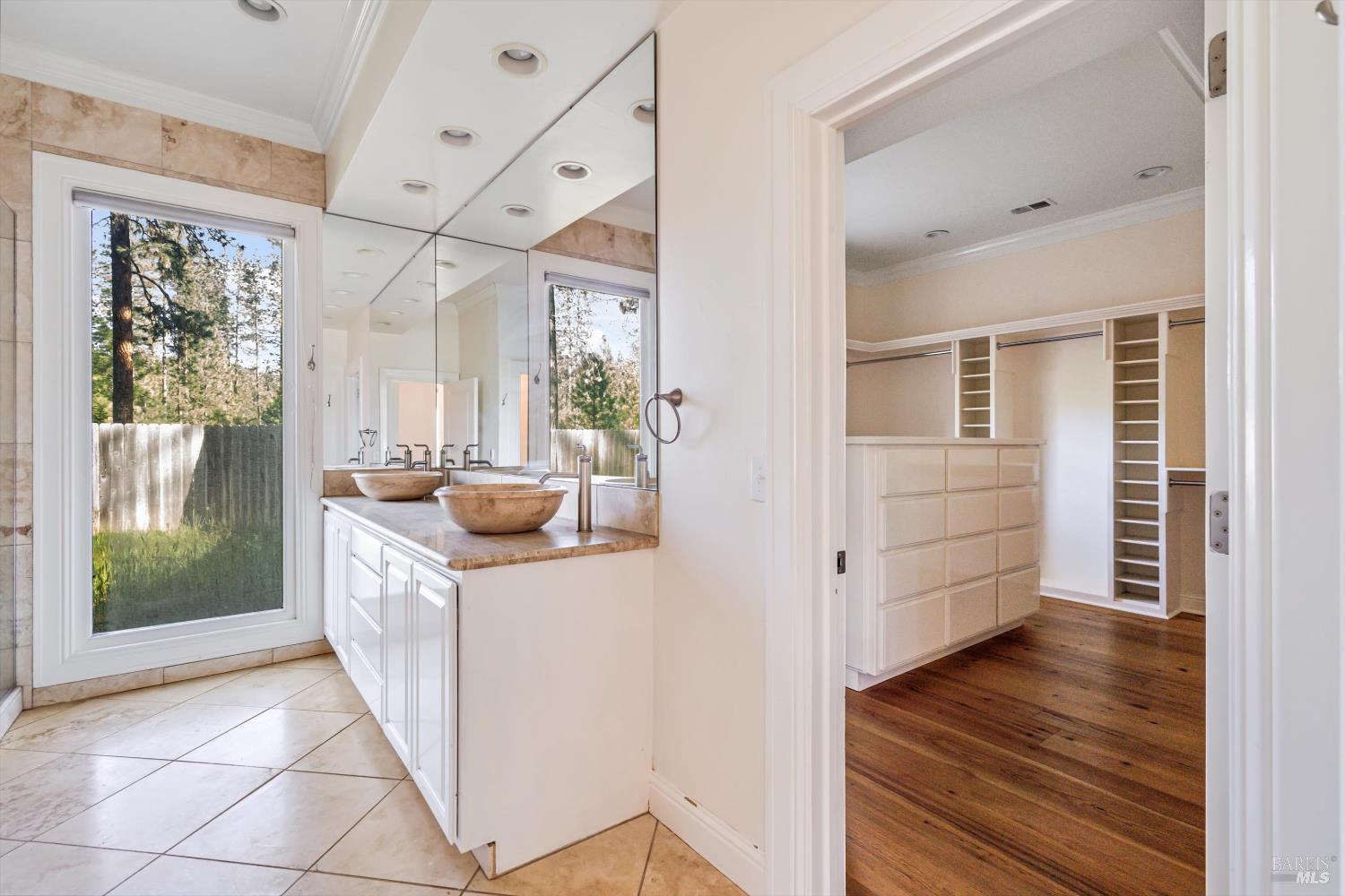 Detail Gallery Image 16 of 44 For 9925 Oro Fino Rd, Fort Jones,  CA 96032 - 3 Beds | 3 Baths