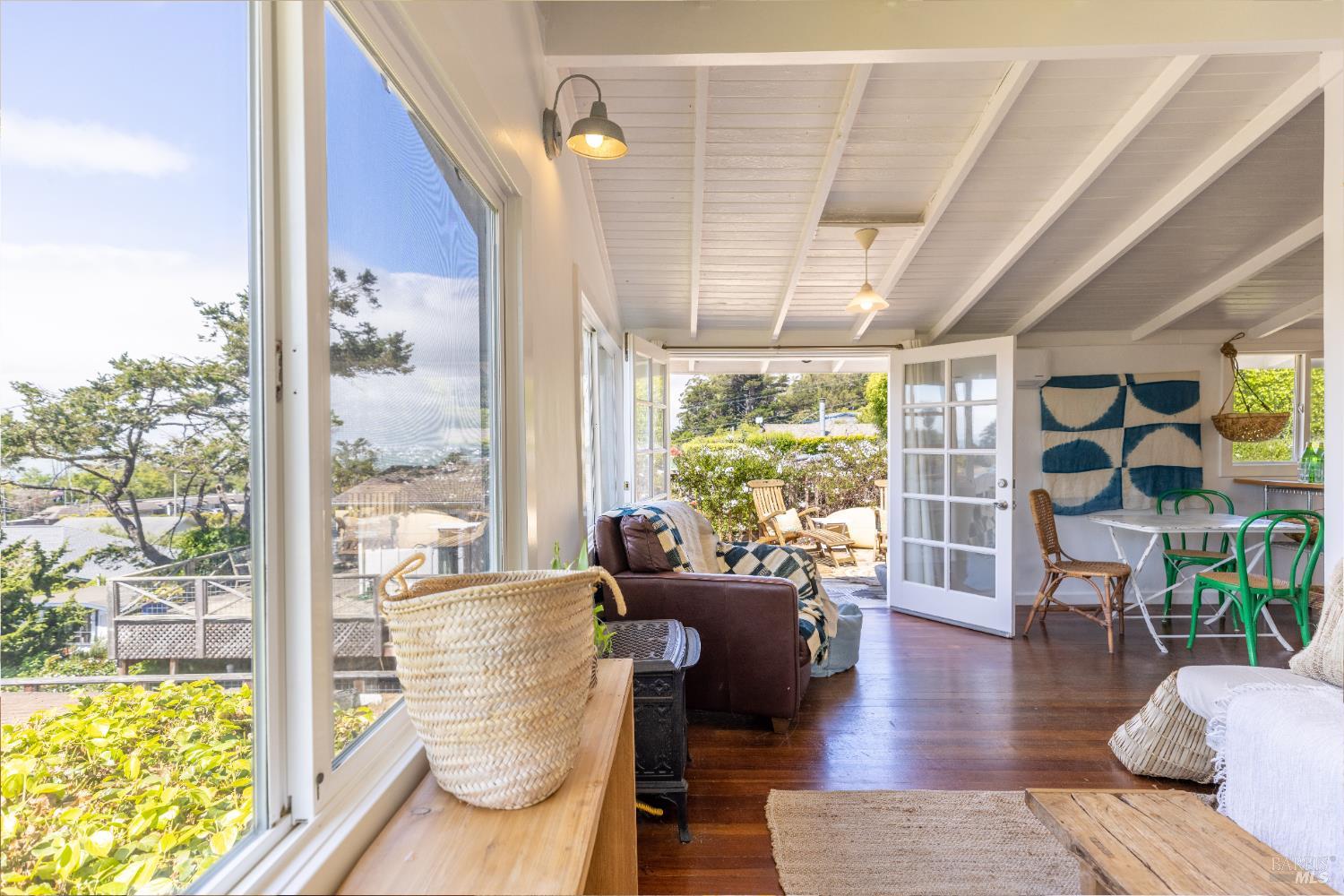 Detail Gallery Image 7 of 24 For 65 Buena Vista Ave, Stinson Beach,  CA 94970 - 1 Beds | 1 Baths