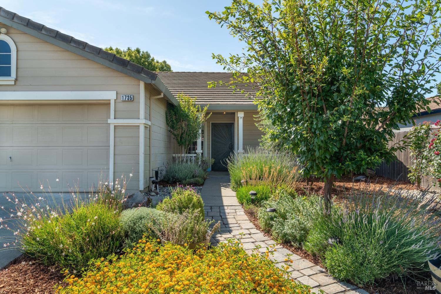 Detail Gallery Image 8 of 37 For 1735 Marenda Dr, Dixon,  CA 95620 - 3 Beds | 2 Baths