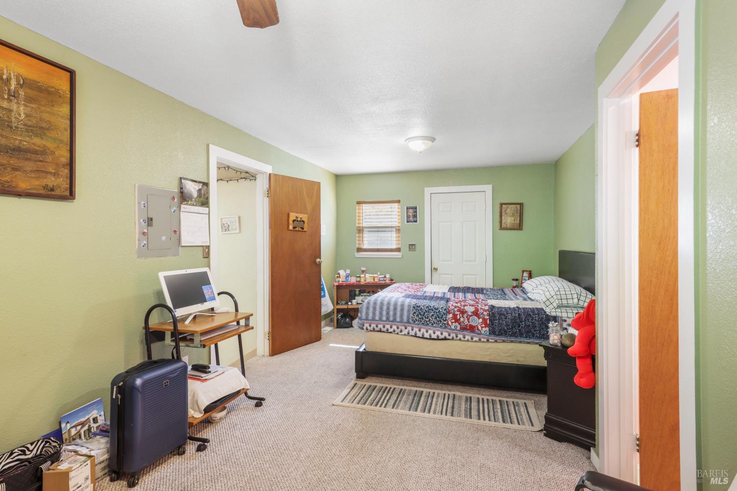 Detail Gallery Image 3 of 17 For 25 Redding Pl, Oakland,  CA 94619 - 4 Beds | 2 Baths