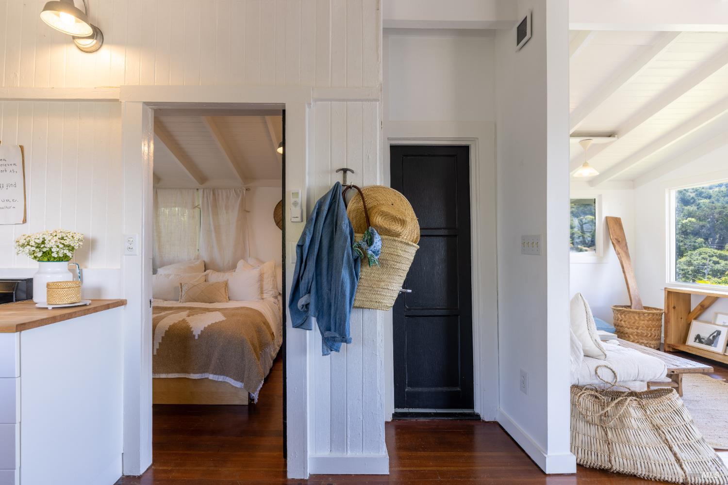 Detail Gallery Image 20 of 24 For 65 Buena Vista Ave, Stinson Beach,  CA 94970 - 1 Beds | 1 Baths