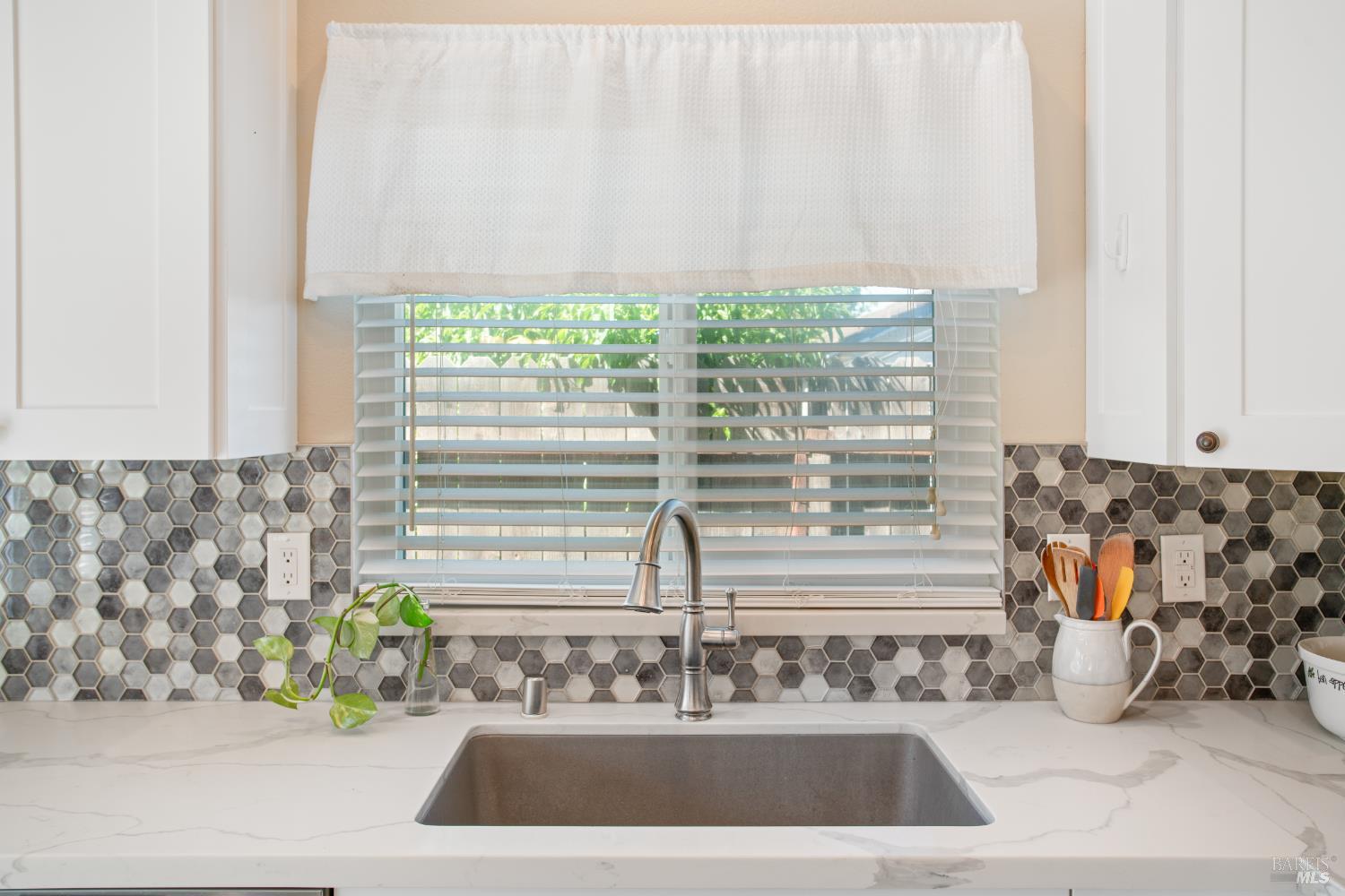 Detail Gallery Image 35 of 37 For 1735 Marenda Dr, Dixon,  CA 95620 - 3 Beds | 2 Baths