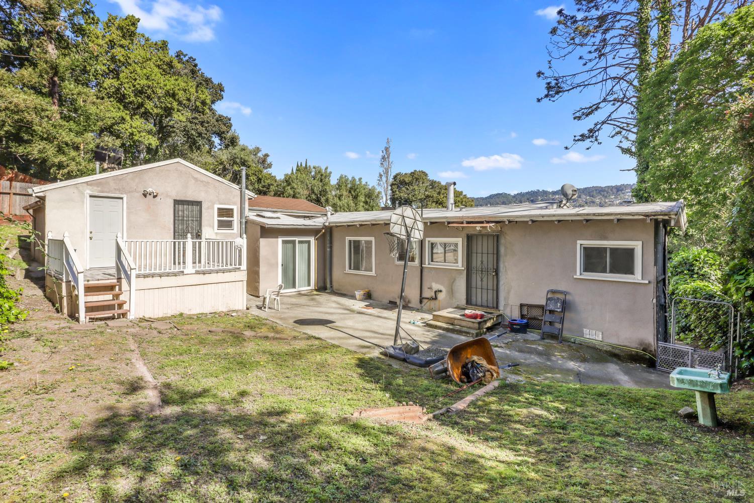 Detail Gallery Image 16 of 17 For 25 Redding Pl, Oakland,  CA 94619 - 4 Beds | 2 Baths