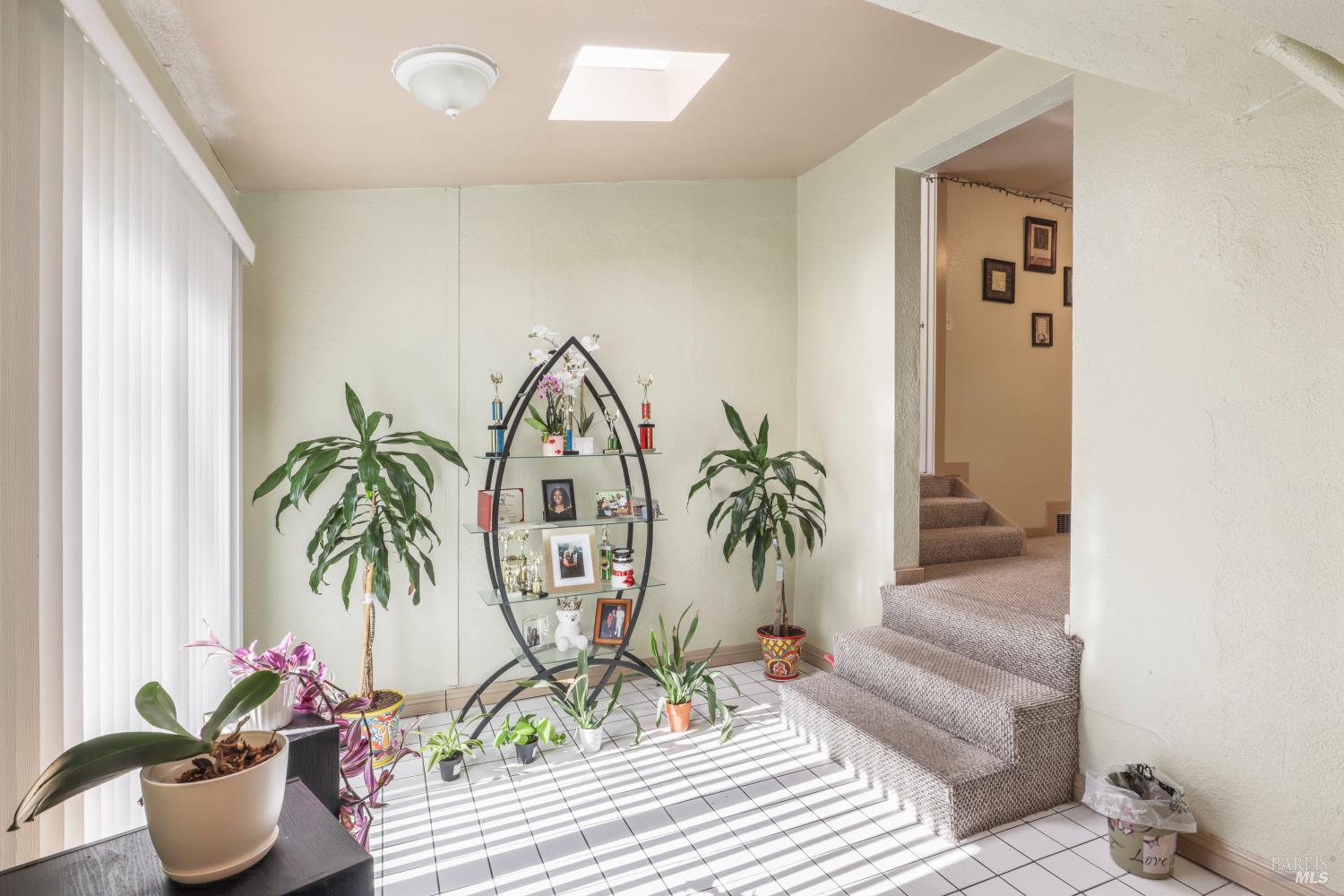 Detail Gallery Image 10 of 17 For 25 Redding Pl, Oakland,  CA 94619 - 4 Beds | 2 Baths