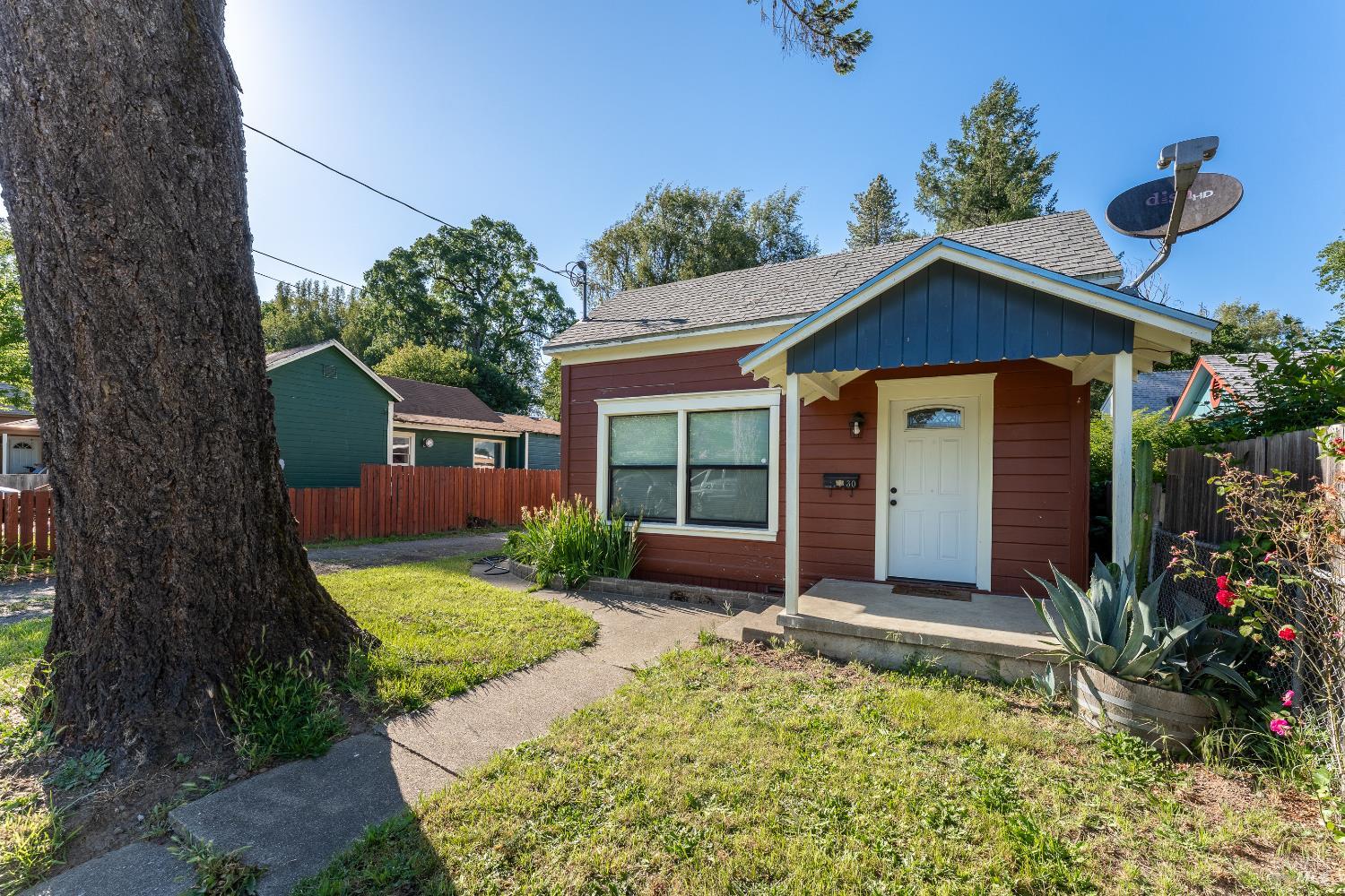 Detail Gallery Image 2 of 24 For 30 W Oak St, Willits,  CA 95490 - 2 Beds | 1 Baths