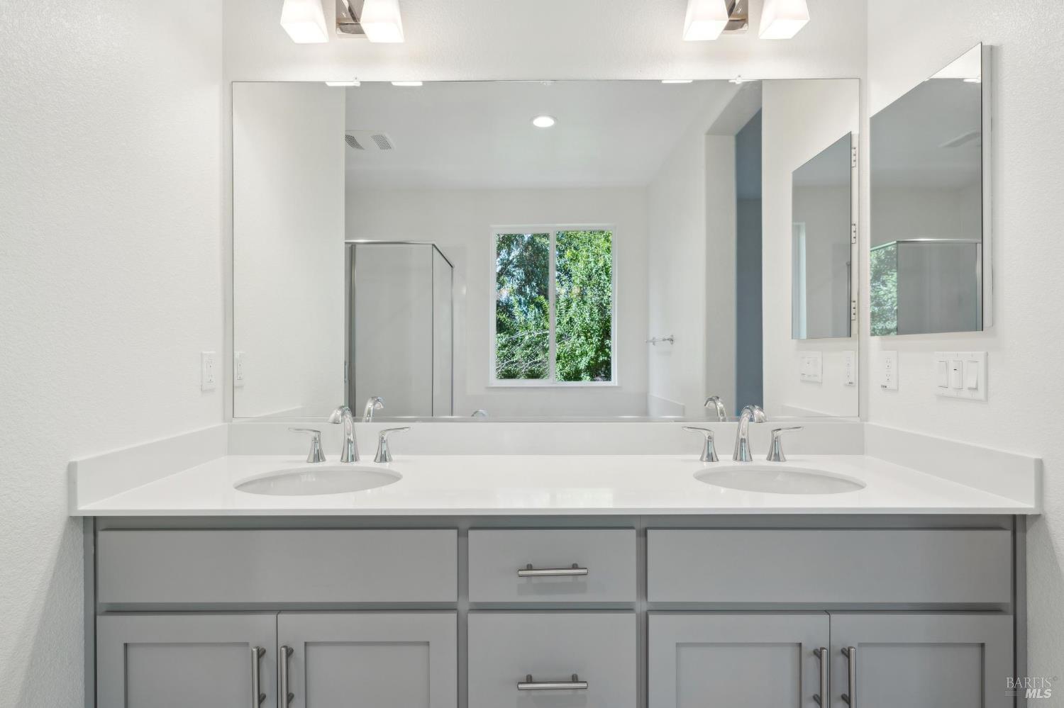 Detail Gallery Image 4 of 7 For 109 Creek View Cir, Fairfield,  CA 94533 - 3 Beds | 2/1 Baths