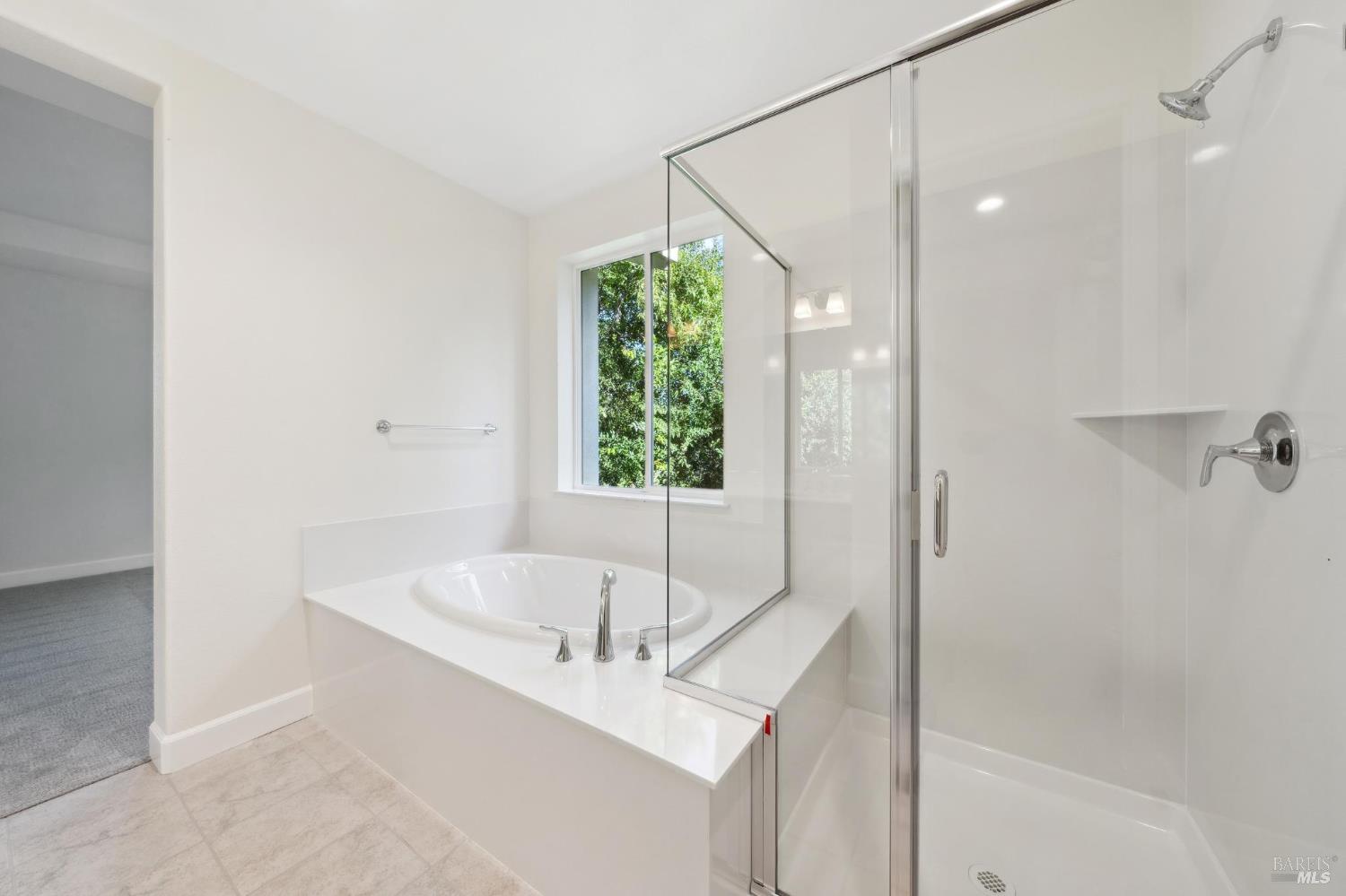 Detail Gallery Image 5 of 7 For 109 Creek View Cir, Fairfield,  CA 94533 - 3 Beds | 2/1 Baths
