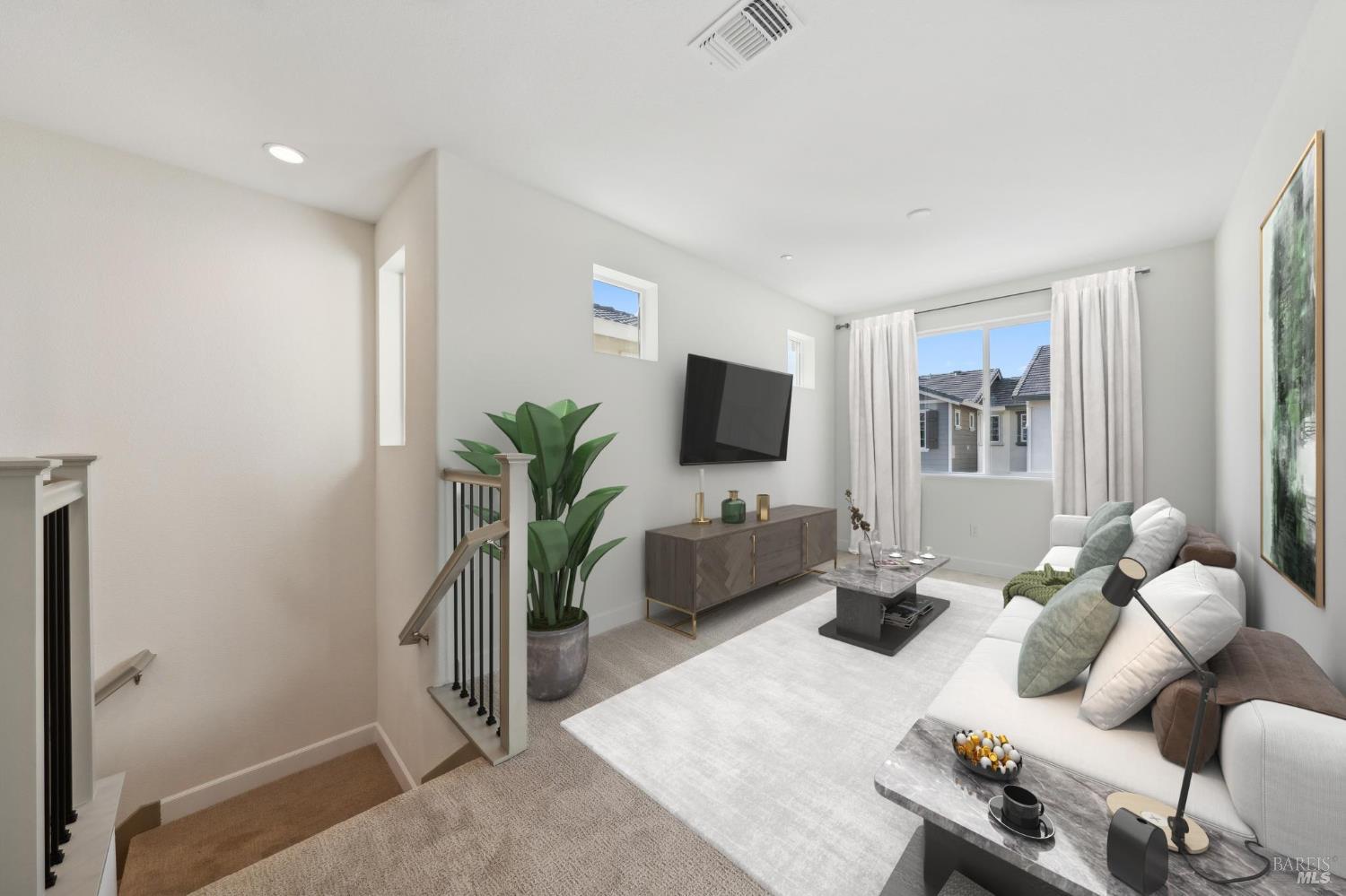 Detail Gallery Image 2 of 7 For 109 Creek View Cir, Fairfield,  CA 94533 - 3 Beds | 2/1 Baths