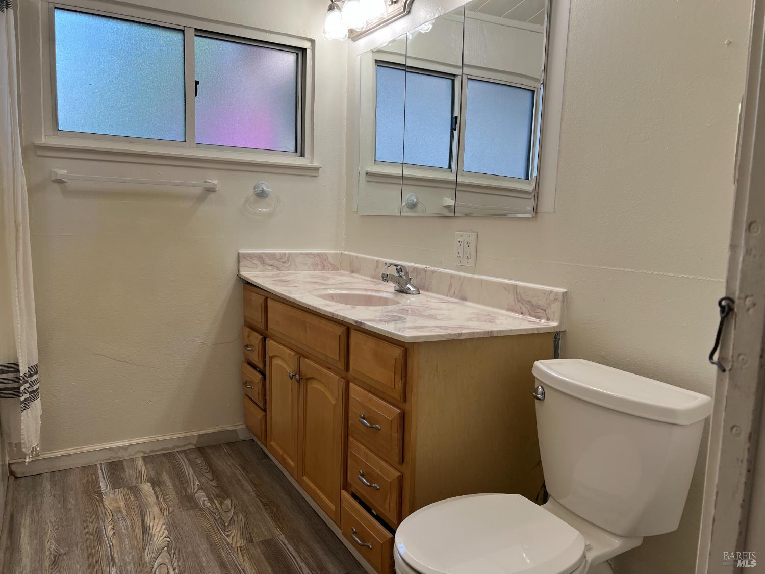 Detail Gallery Image 6 of 17 For 3519 Hazelwood St, Vallejo,  CA 94591 - 3 Beds | 2 Baths