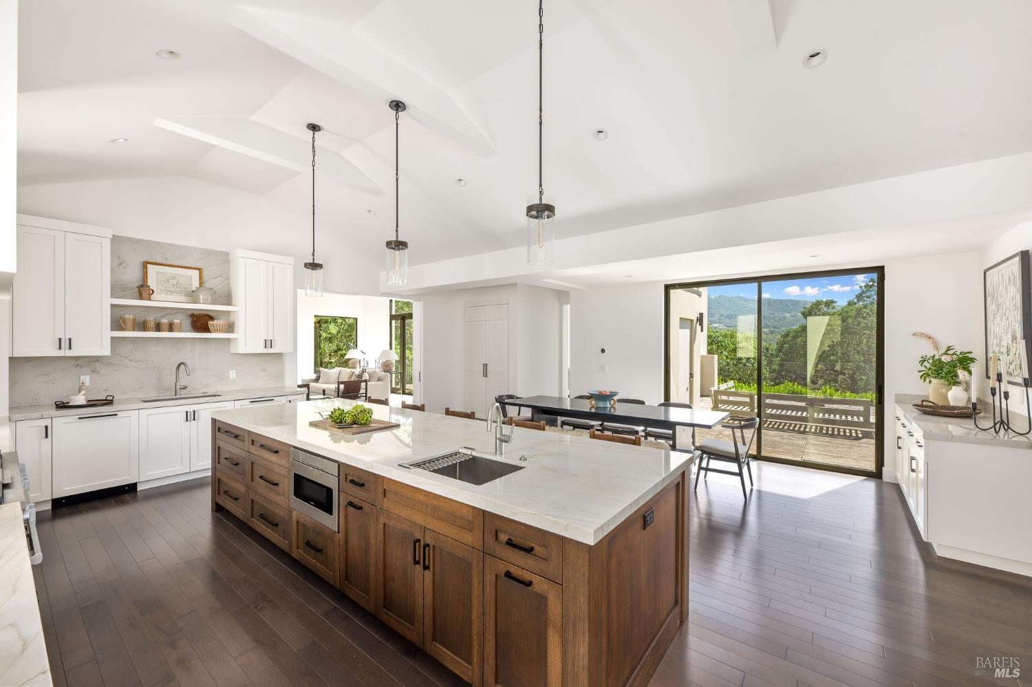 Detail Gallery Image 12 of 45 For 9359 Ladera Rd, Glen Ellen,  CA 95442 - 4 Beds | 5/1 Baths