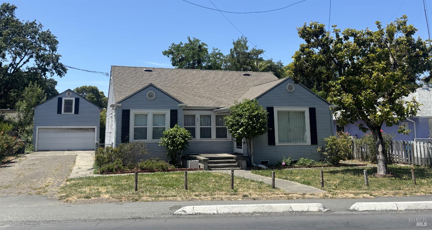 Detail Gallery Image 1 of 1 For 825 Burbank Ave, Santa Rosa,  CA 95407 - 2 Beds | 1 Baths