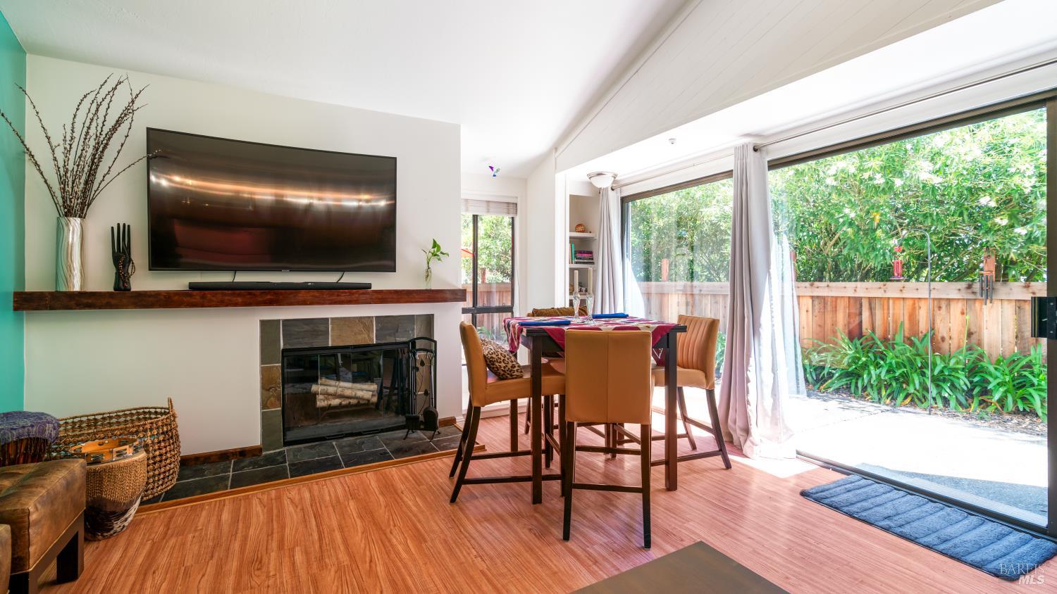 Detail Gallery Image 1 of 1 For 70 Redwood Ct, Santa Rosa,  CA 95409 - 3 Beds | 2 Baths