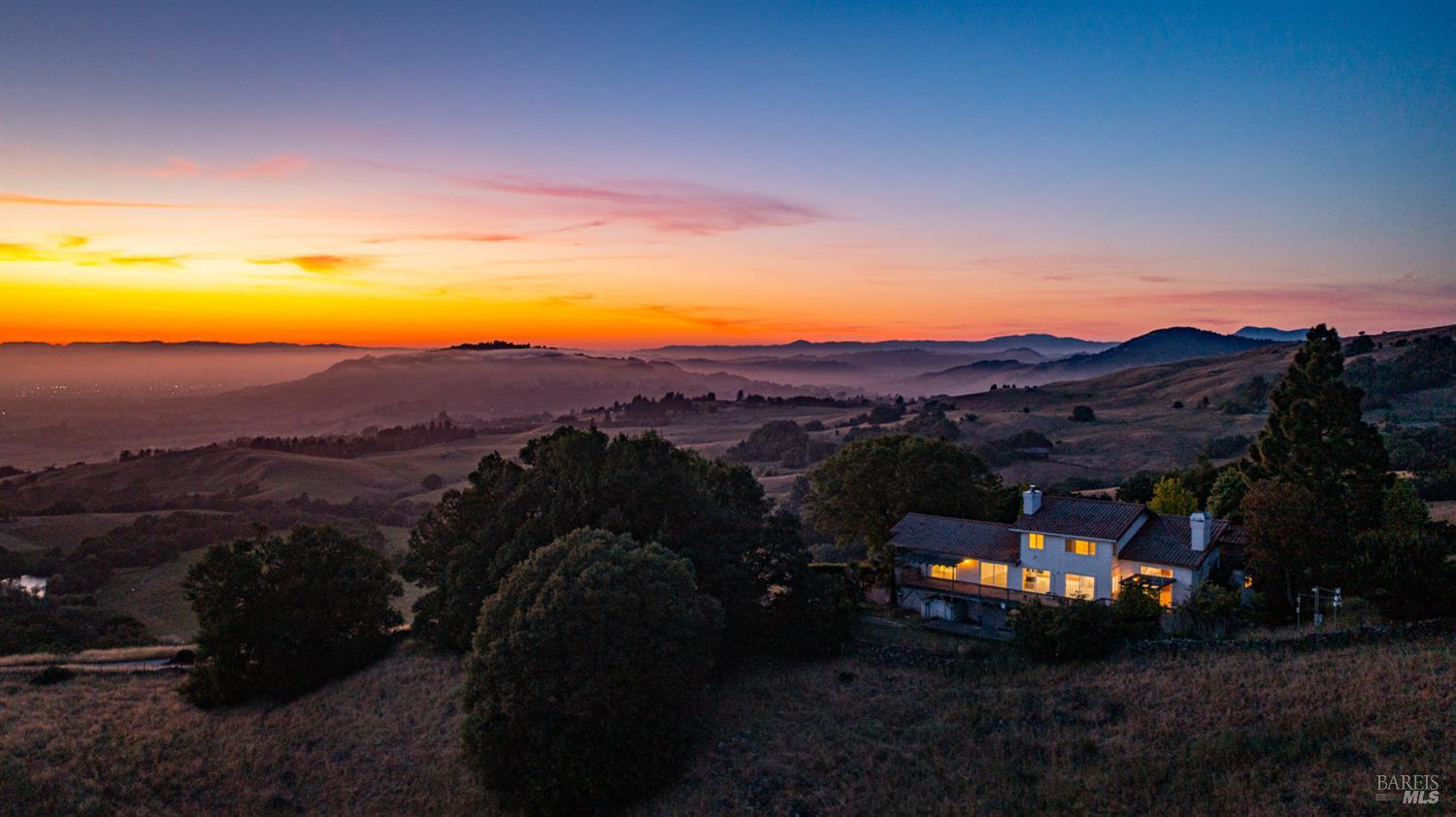 Detail Gallery Image 14 of 92 For 5750 Lichau Rd, Penngrove,  CA 94951 - 5 Beds | 4/1 Baths