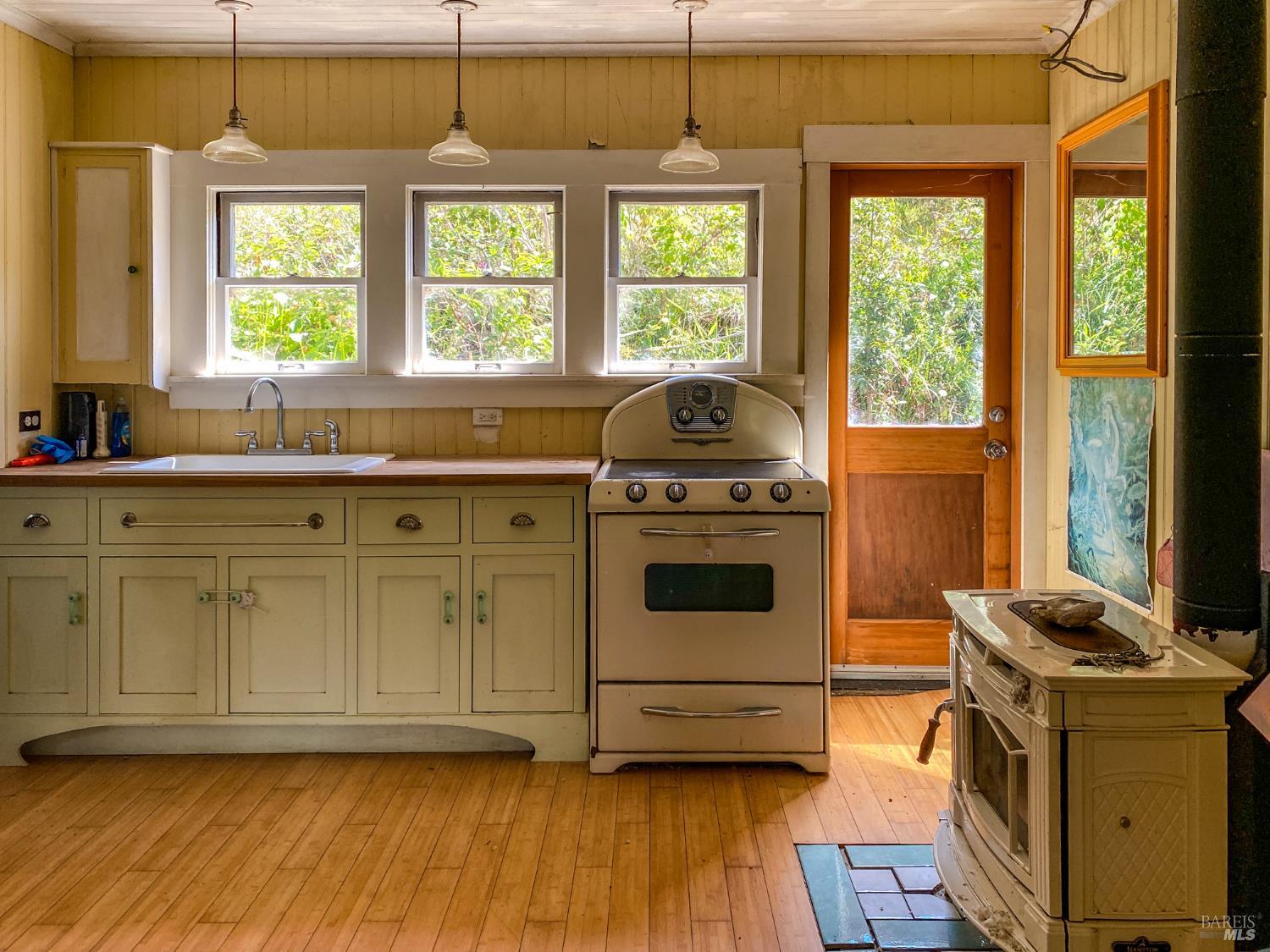 Detail Gallery Image 28 of 54 For 42000 Mountain View Rd, Manchester,  CA 95459 - 1 Beds | 1 Baths