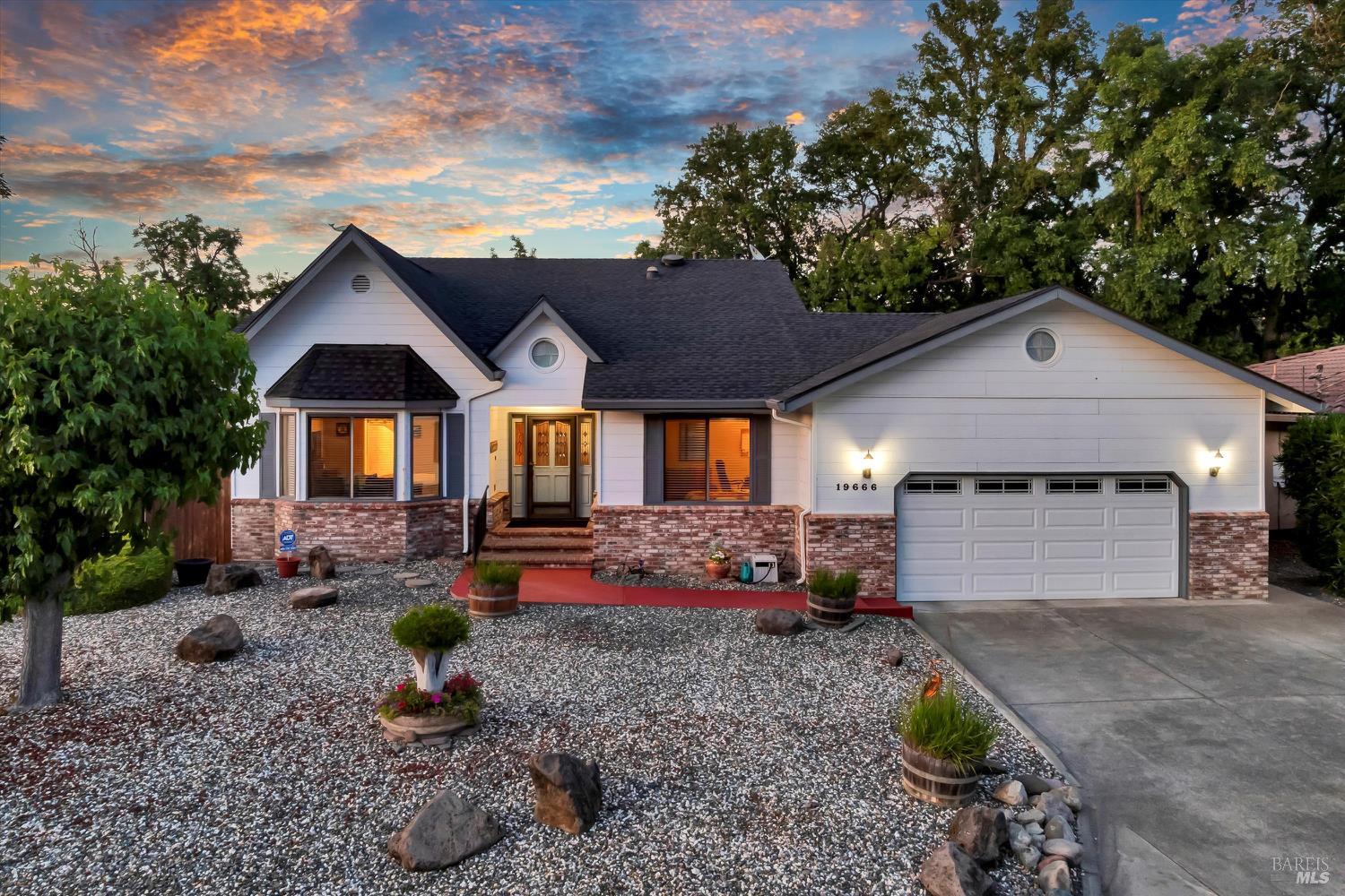 Detail Gallery Image 1 of 1 For 19666 Mountain Mdws, Hidden Valley Lake,  CA 95467 - 3 Beds | 2 Baths