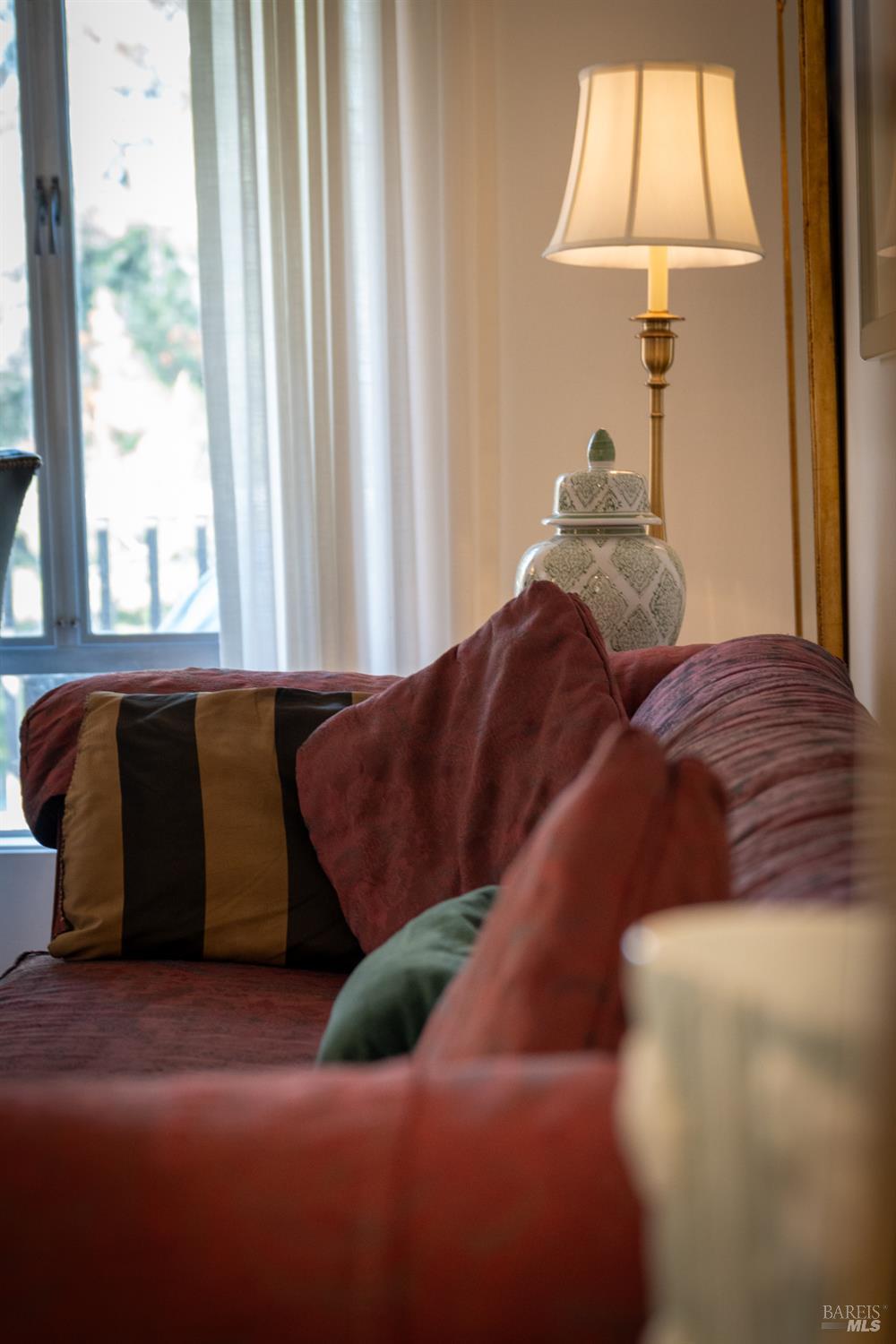 Detail Gallery Image 15 of 24 For 43 Forest Ln, San Rafael,  CA 94903 - 2 Beds | 2 Baths